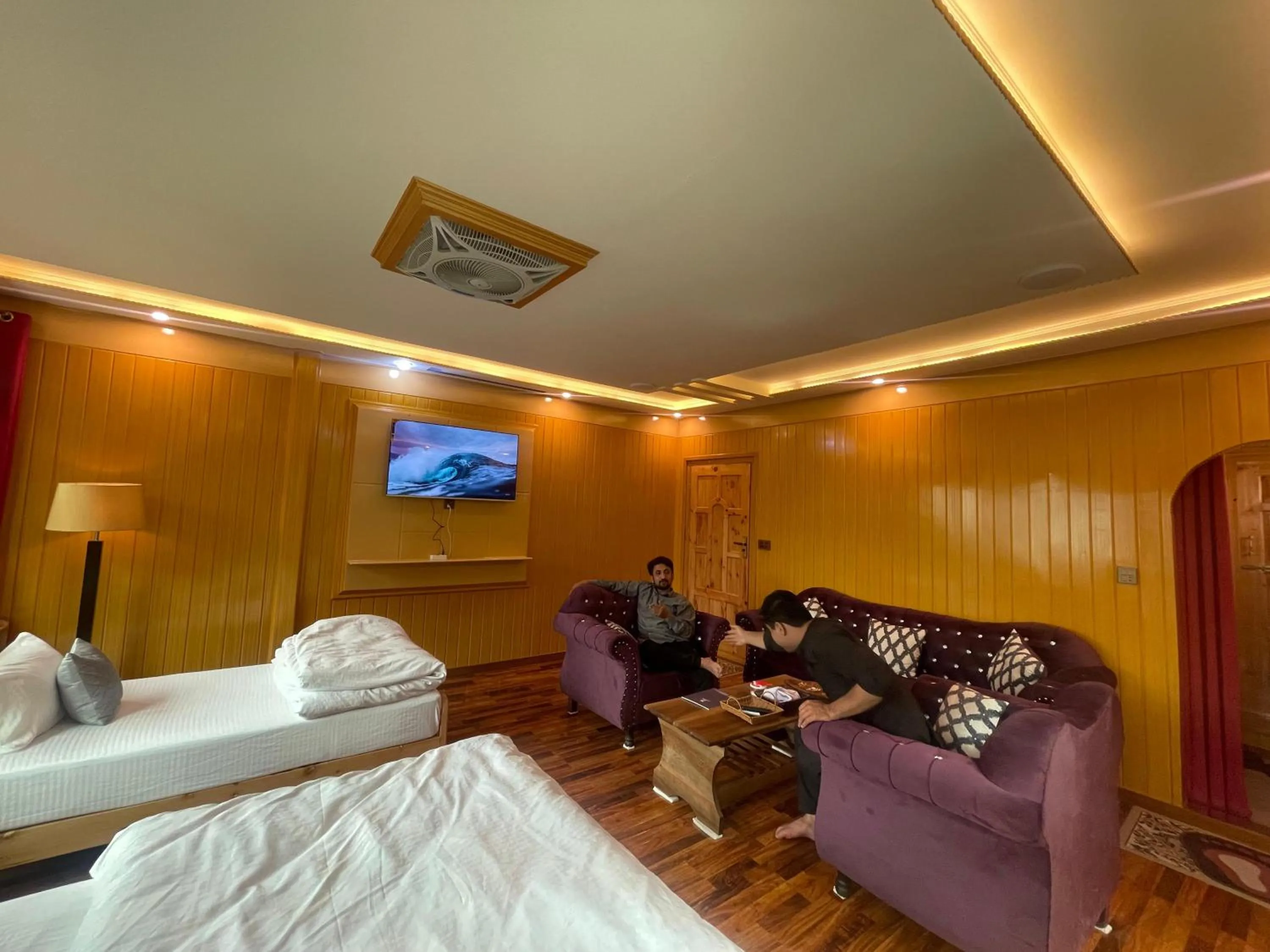 Restaurant/places to eat, Bed in North Palace Khaplu