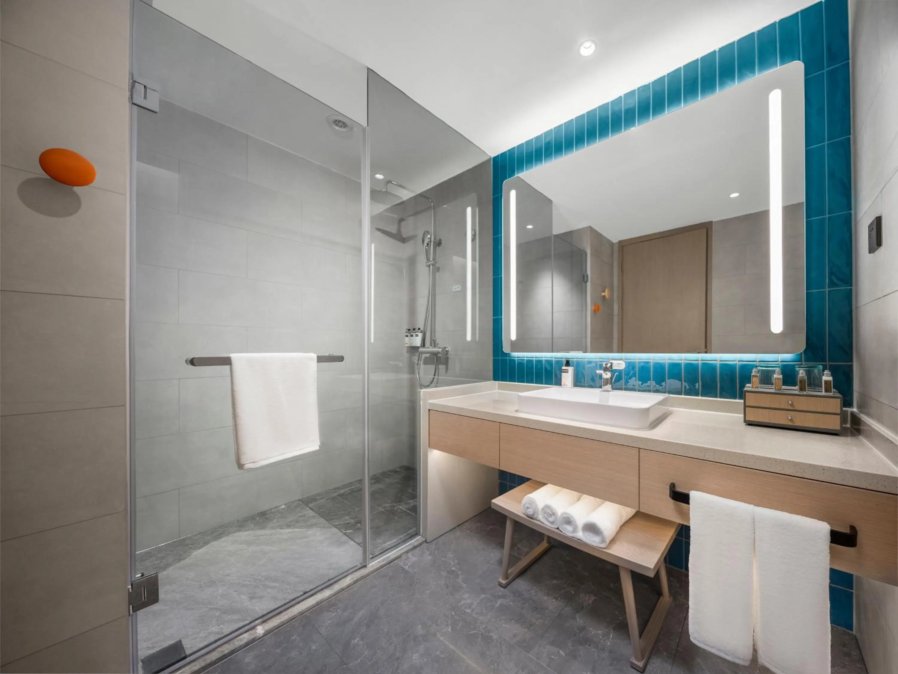 Photo of the whole room in Holiday Inn Express Tengchong Hot-Spring by IHG