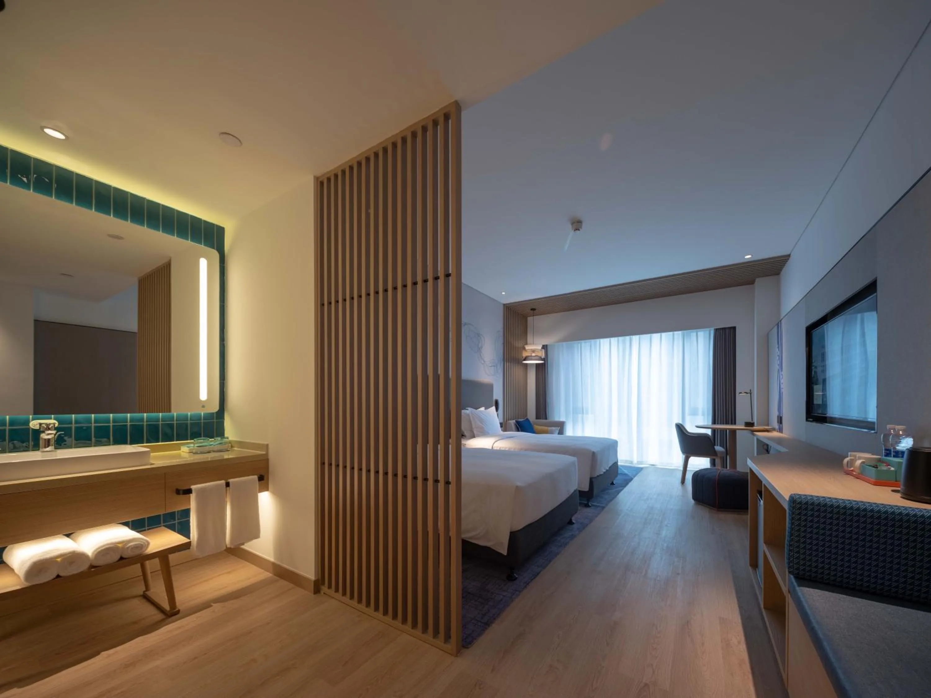 Photo of the whole room, Bed in Holiday Inn Express Tengchong Hot-Spring by IHG