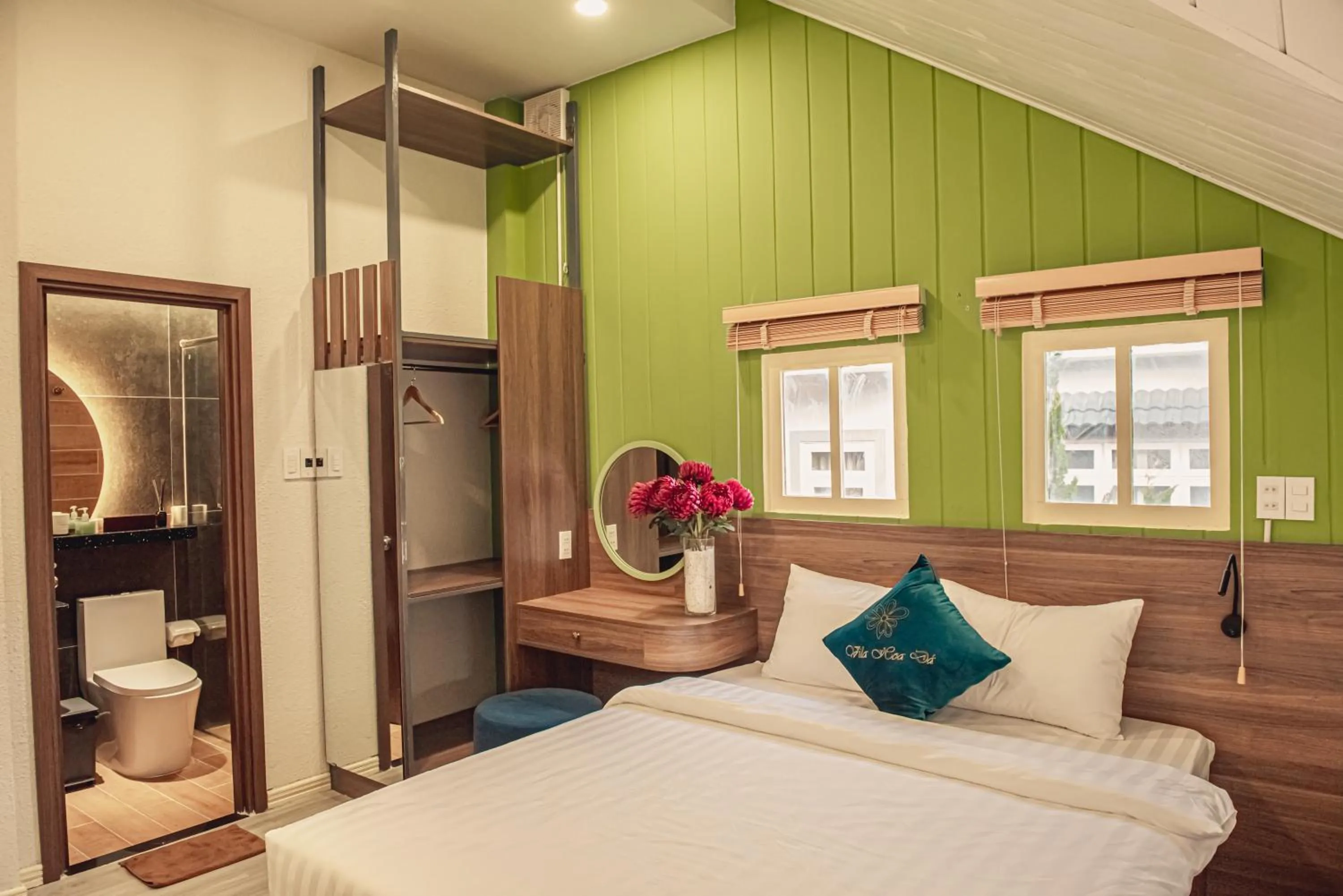 Photo of the whole room, Bed in Villa Hoa Da