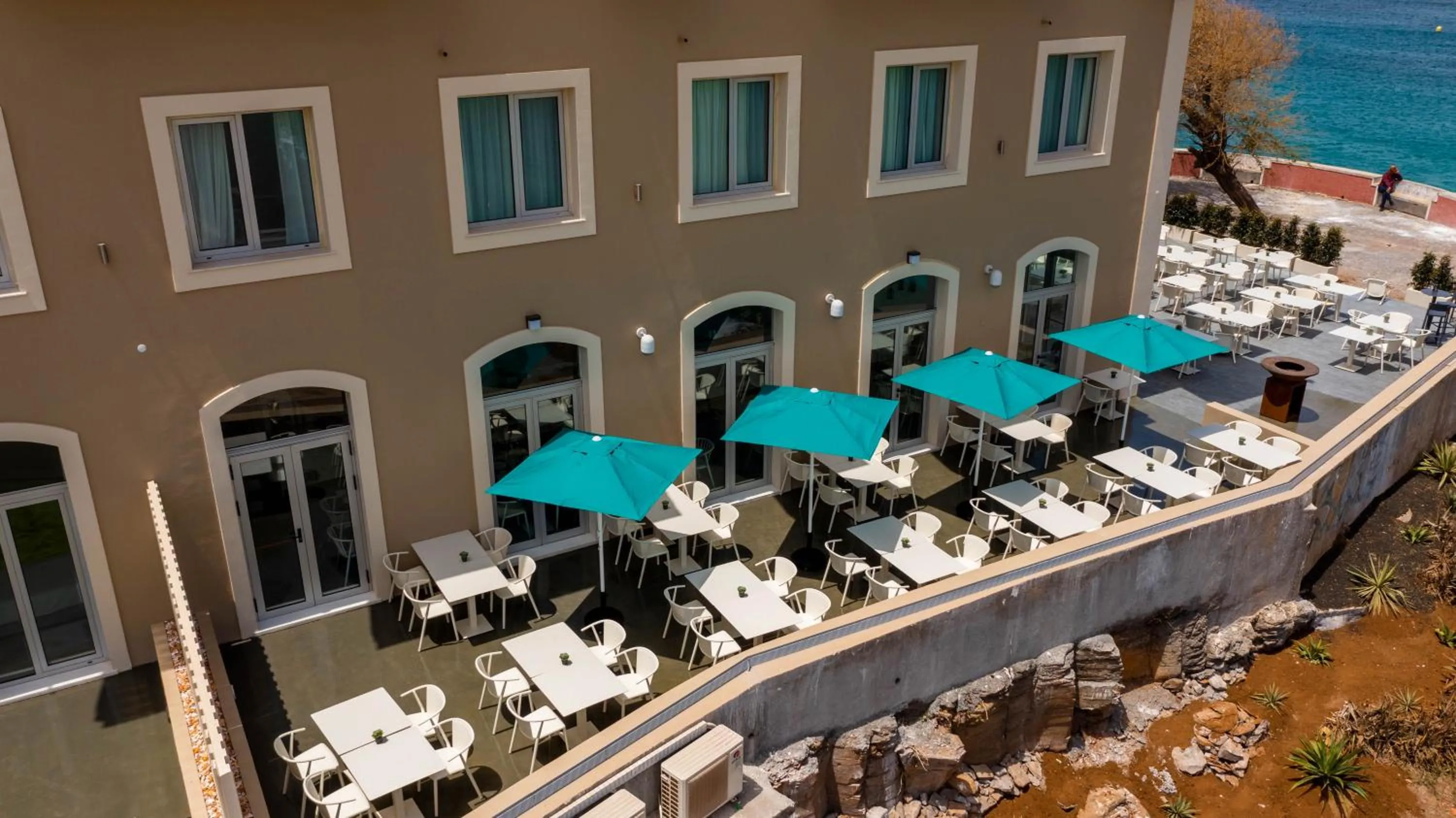 Restaurant/places to eat in Oasis Tarrafal Alfandega Suites