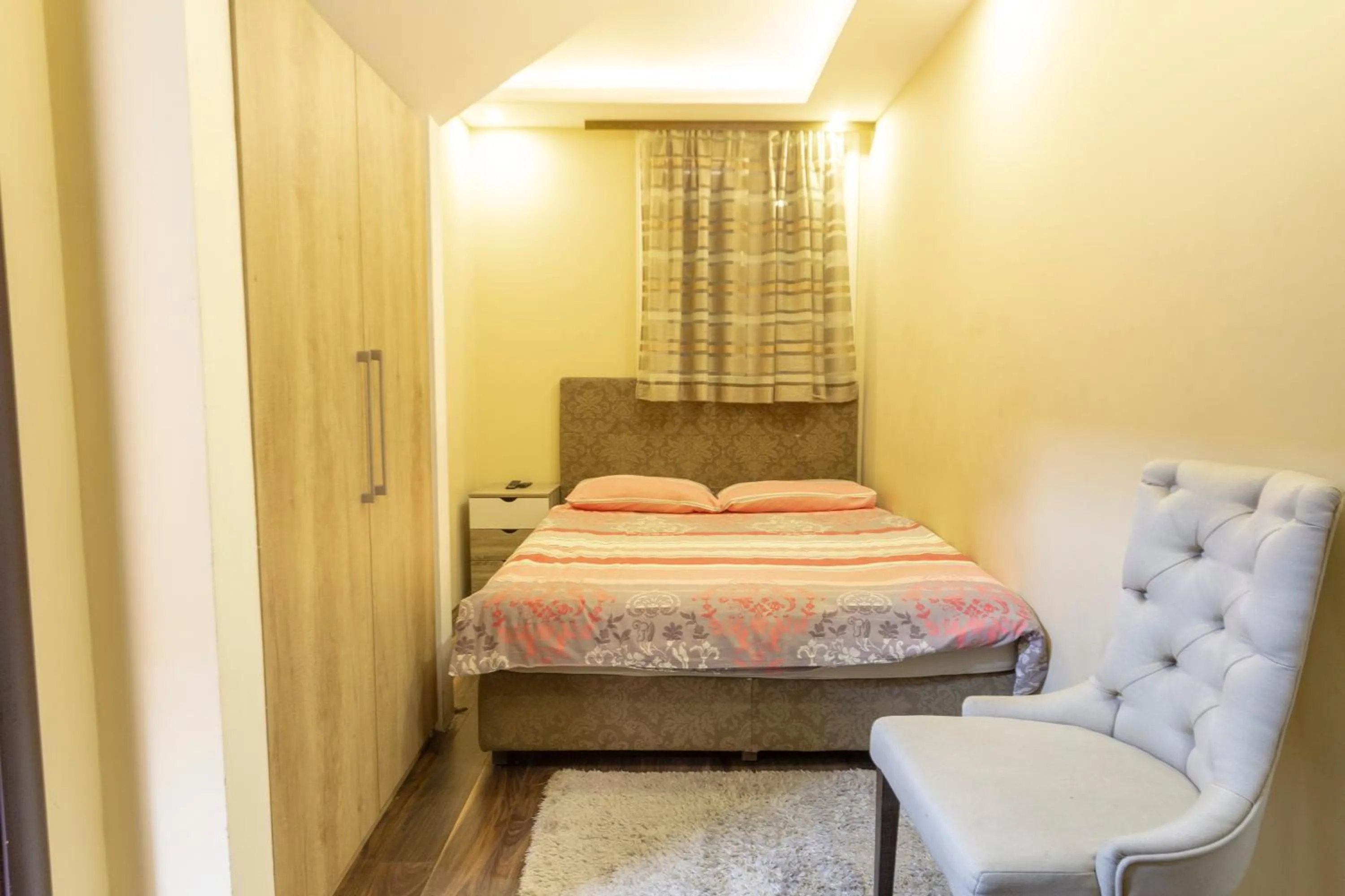 Bed in Madison - Square Sava