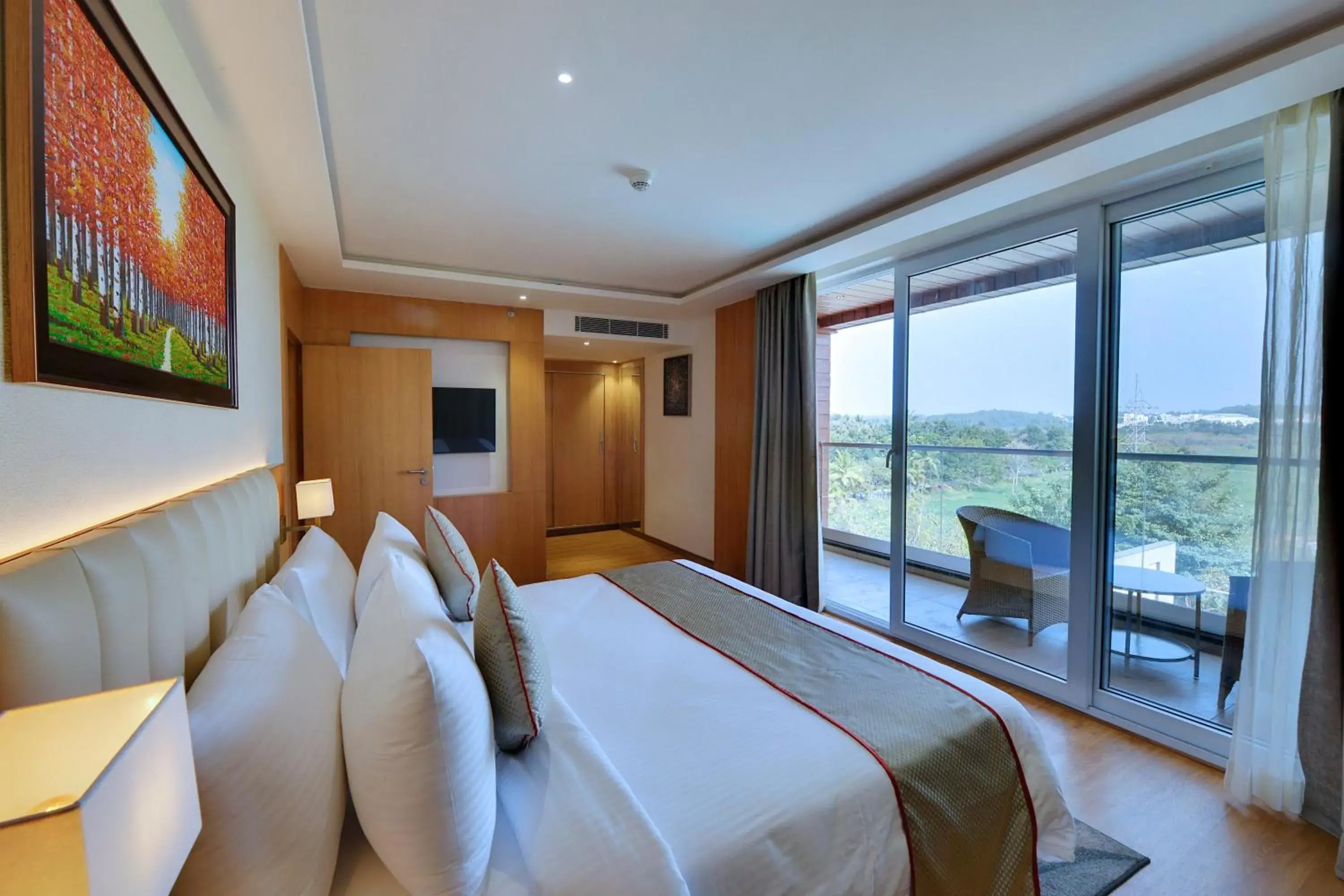 Suite with 20% off on Airport Transfer in Clarion Hotel Bangalore Suite with 20% off on Airport Transfer in Clarion Hotel Bangalore