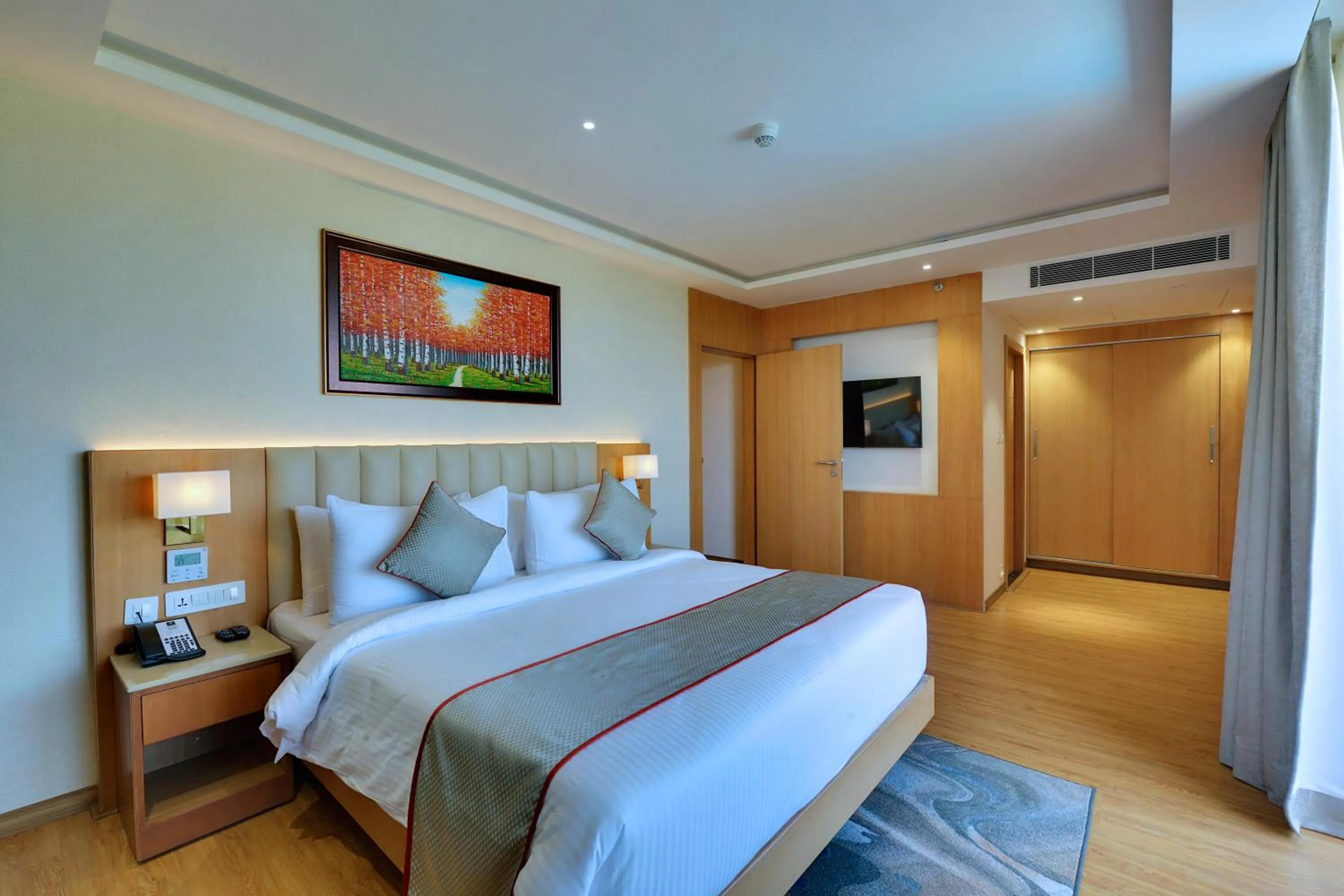 Bedroom, Bed in Clarion Hotel Bangalore