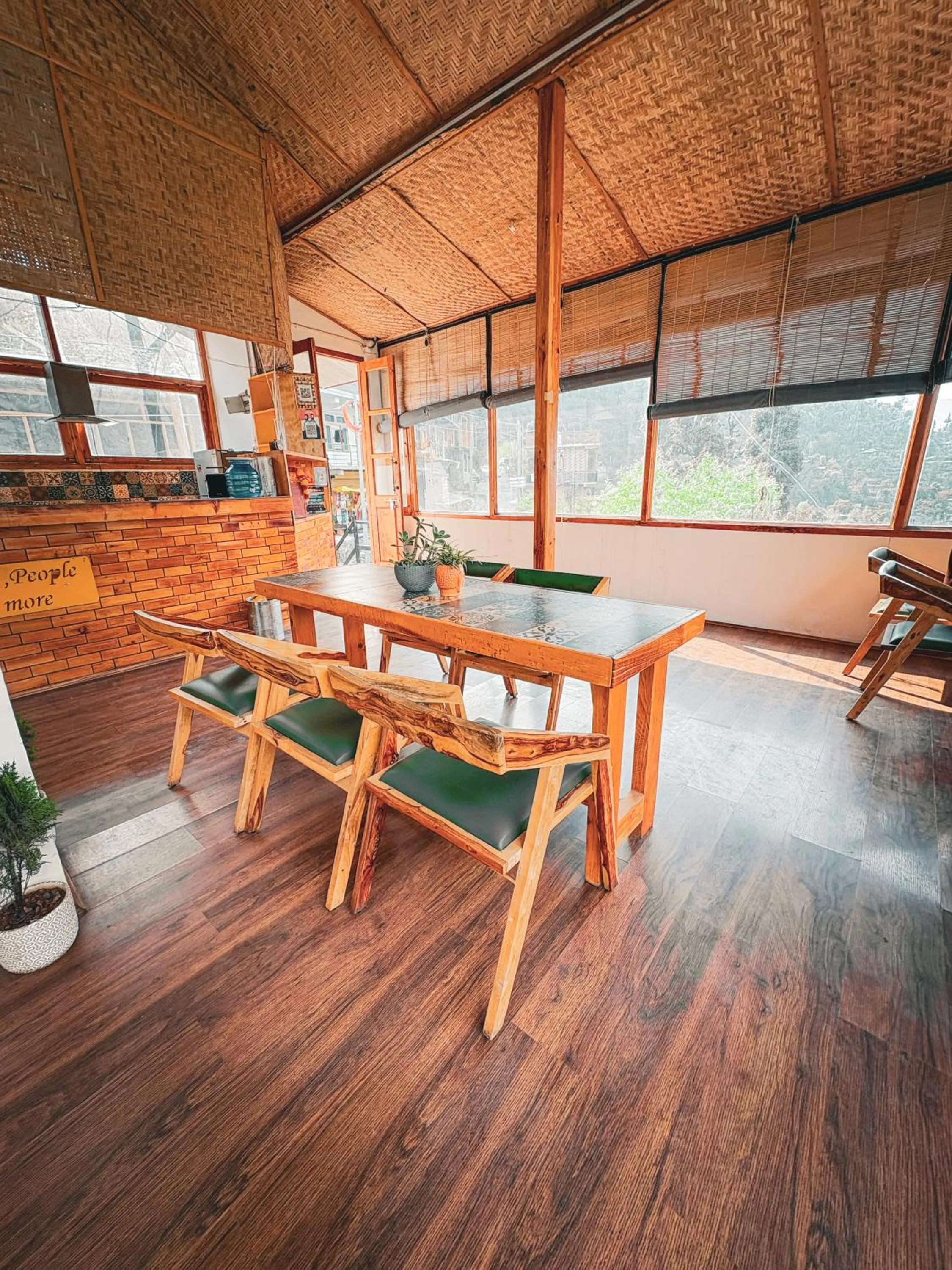 Dining area in Young Monk Homestay Jibhi