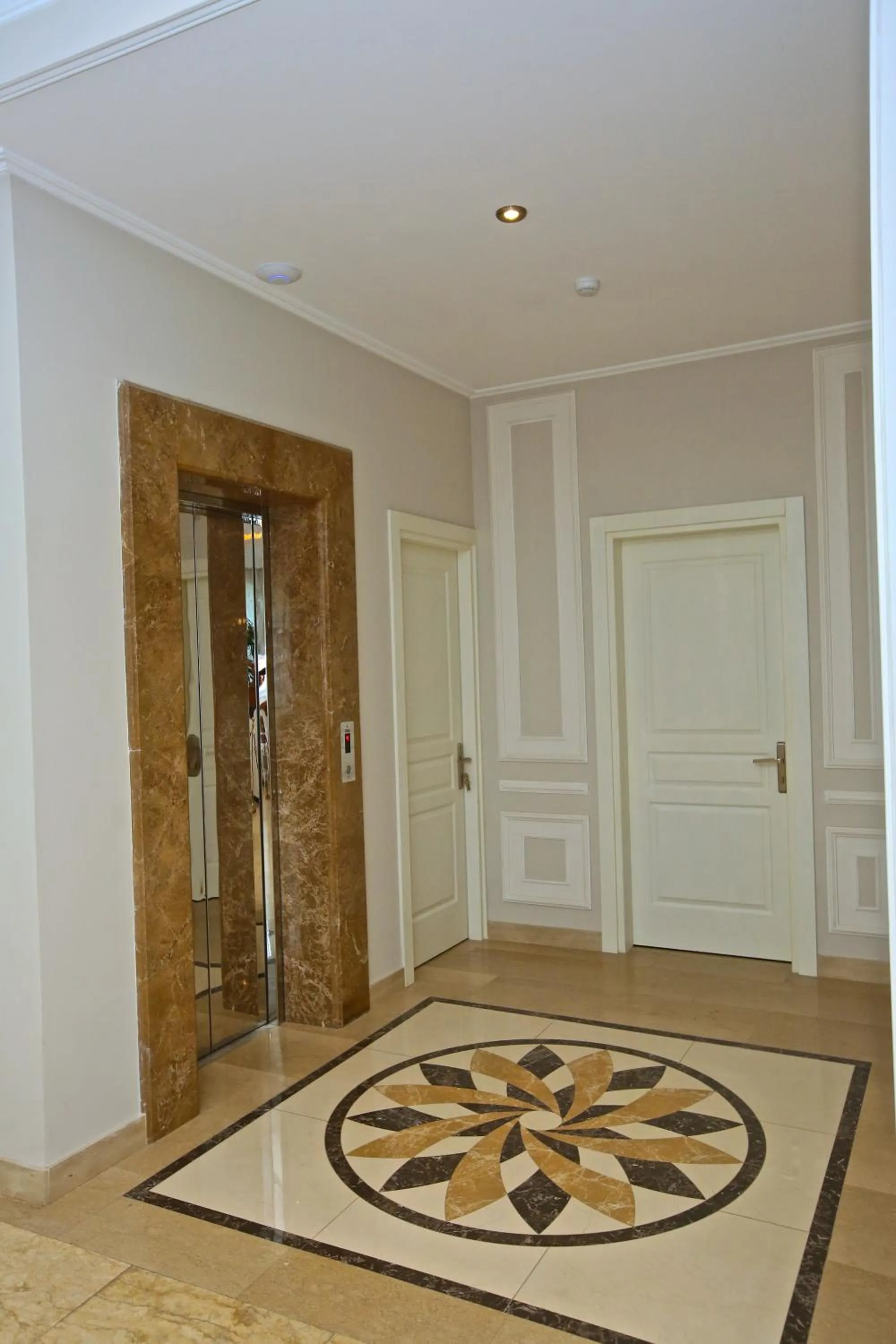 elevator in Miraj Hotel