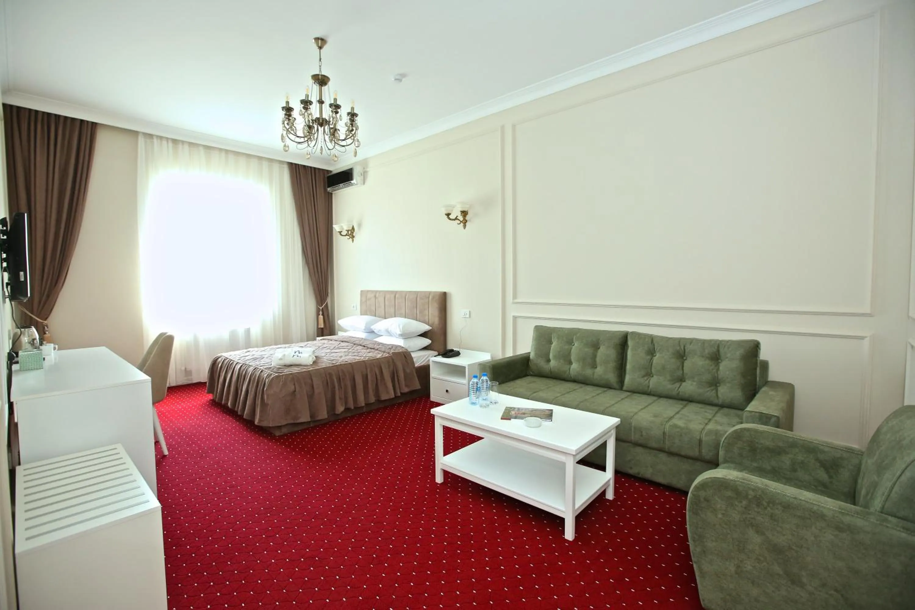 Living room, Bed in Miraj Hotel