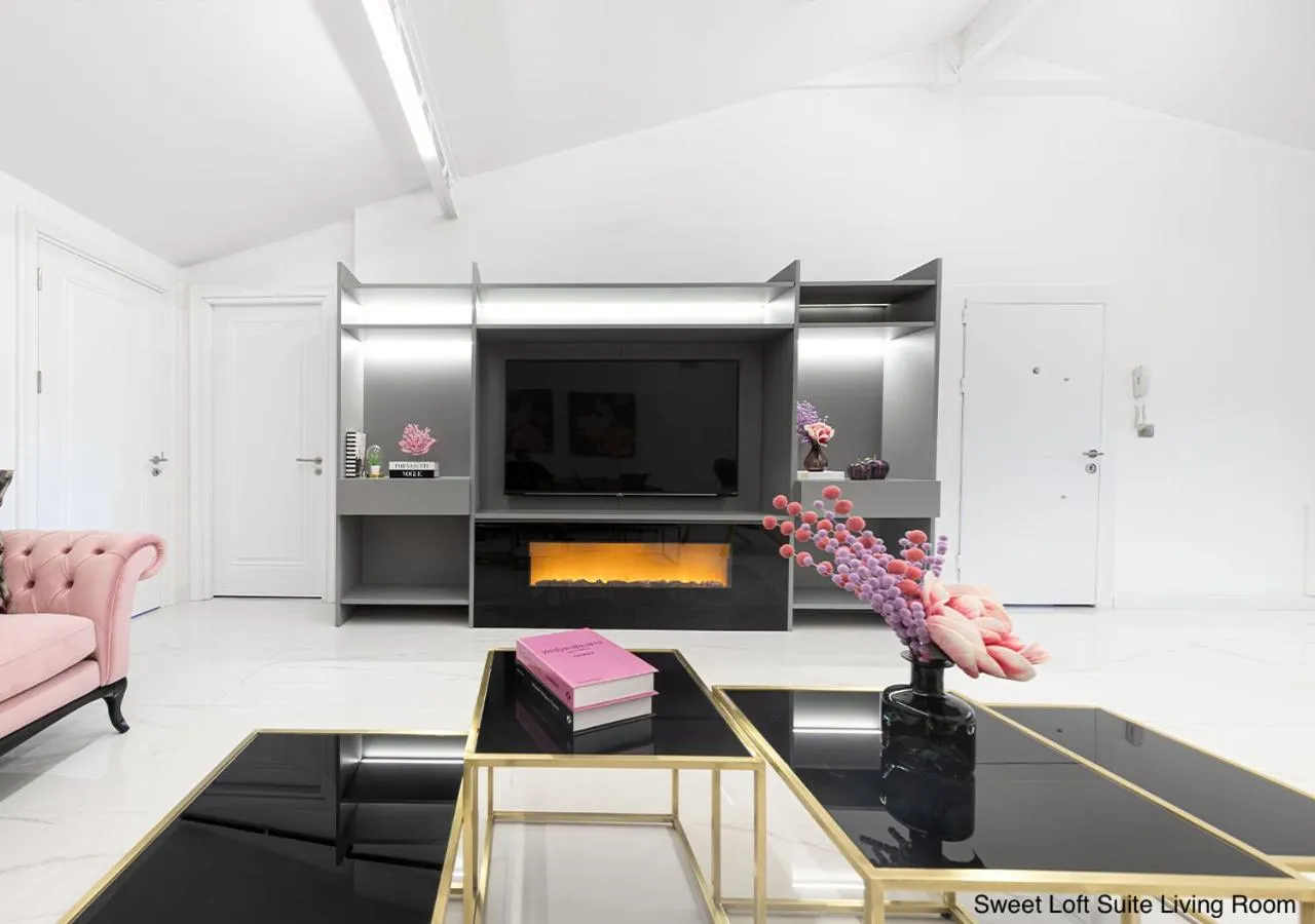 Communal lounge/ TV room in Luxury Suites by NOK ISTANBUL NISANTASI