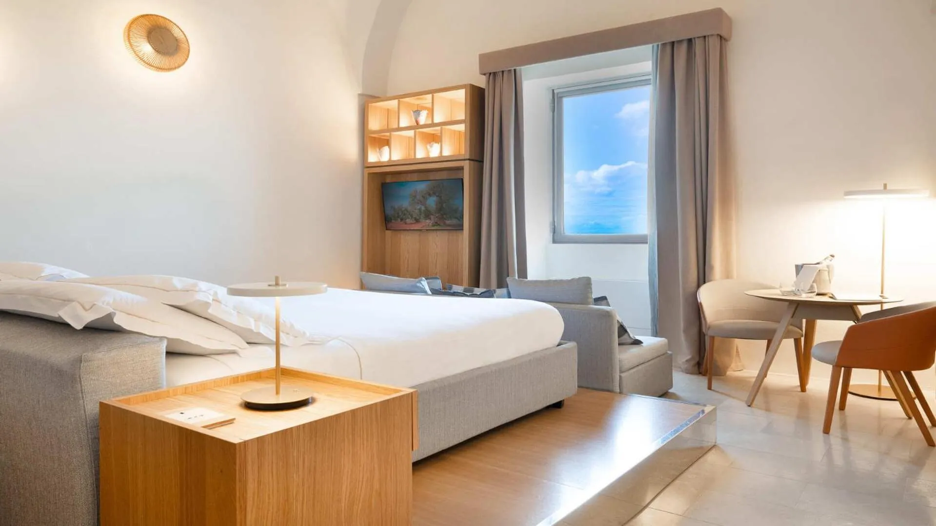 Photo of the whole room, Bed in La Sommità Relais & Chateaux