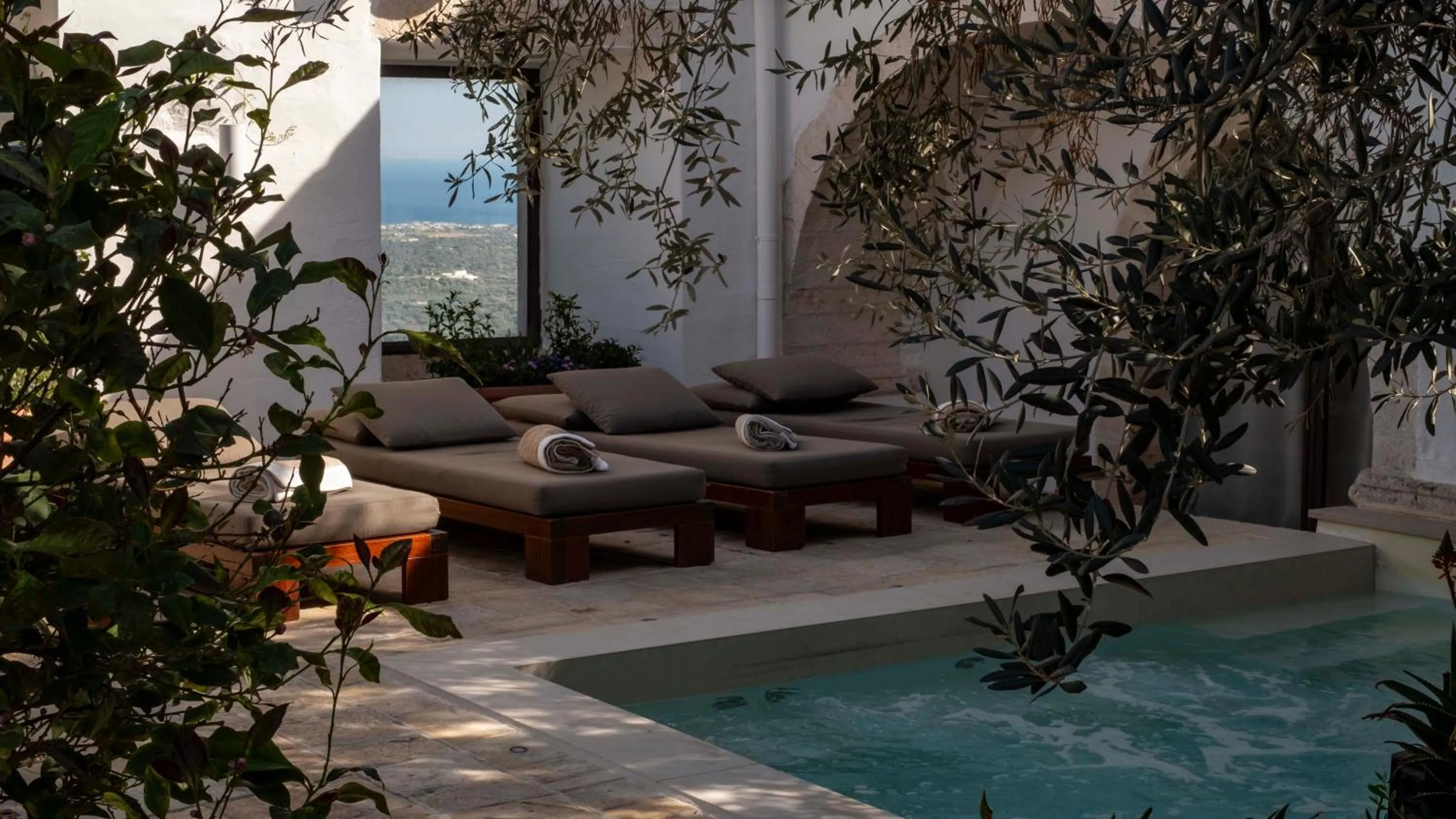 Swimming pool in La Sommità Relais & Chateaux