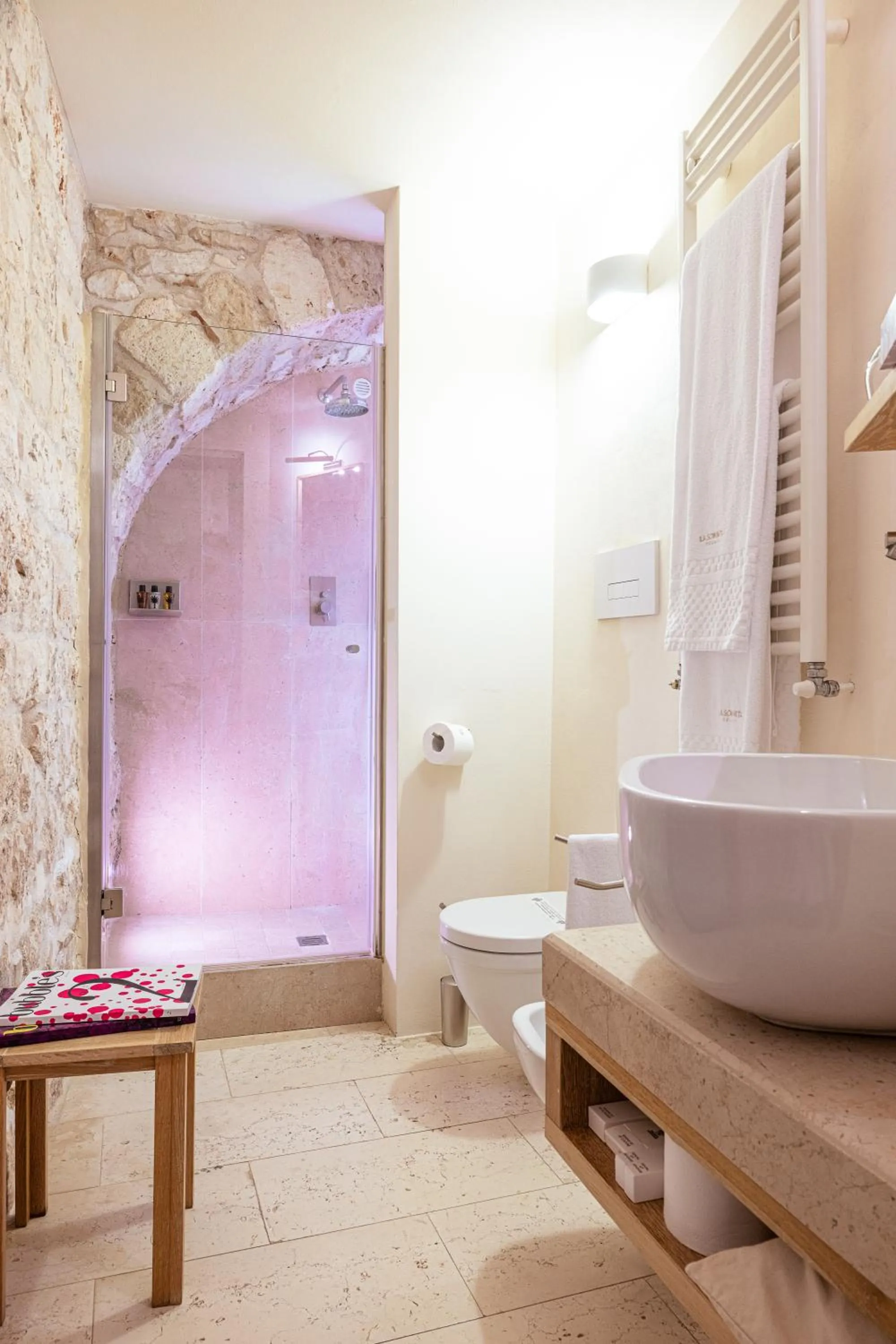 Shower in La Sommità Relais & Chateaux