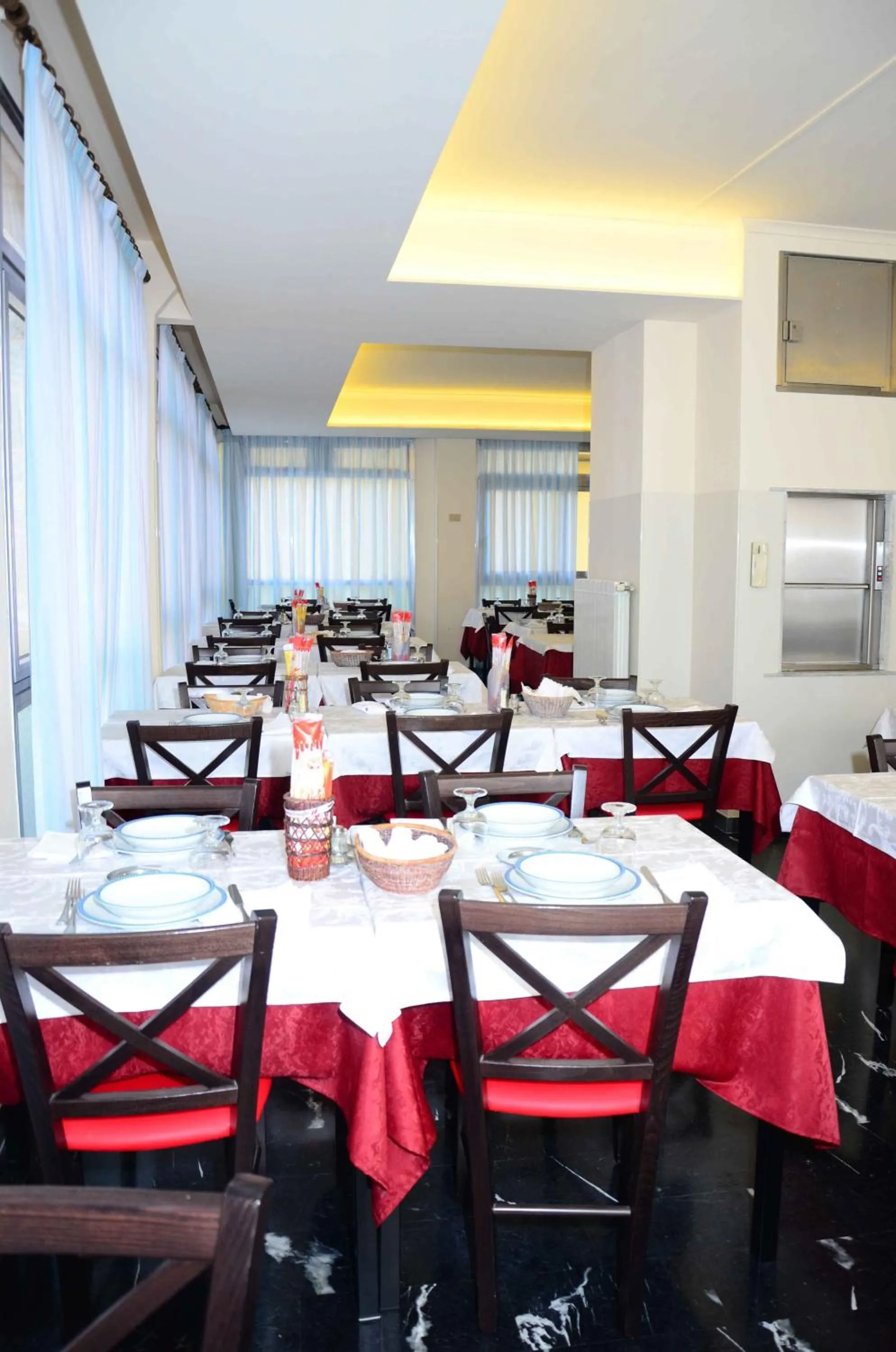 Restaurant/places to eat in Hotel Aquilia