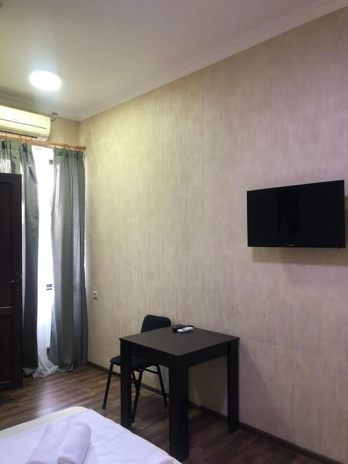 TV and multimedia, Bed in Hotel Guri