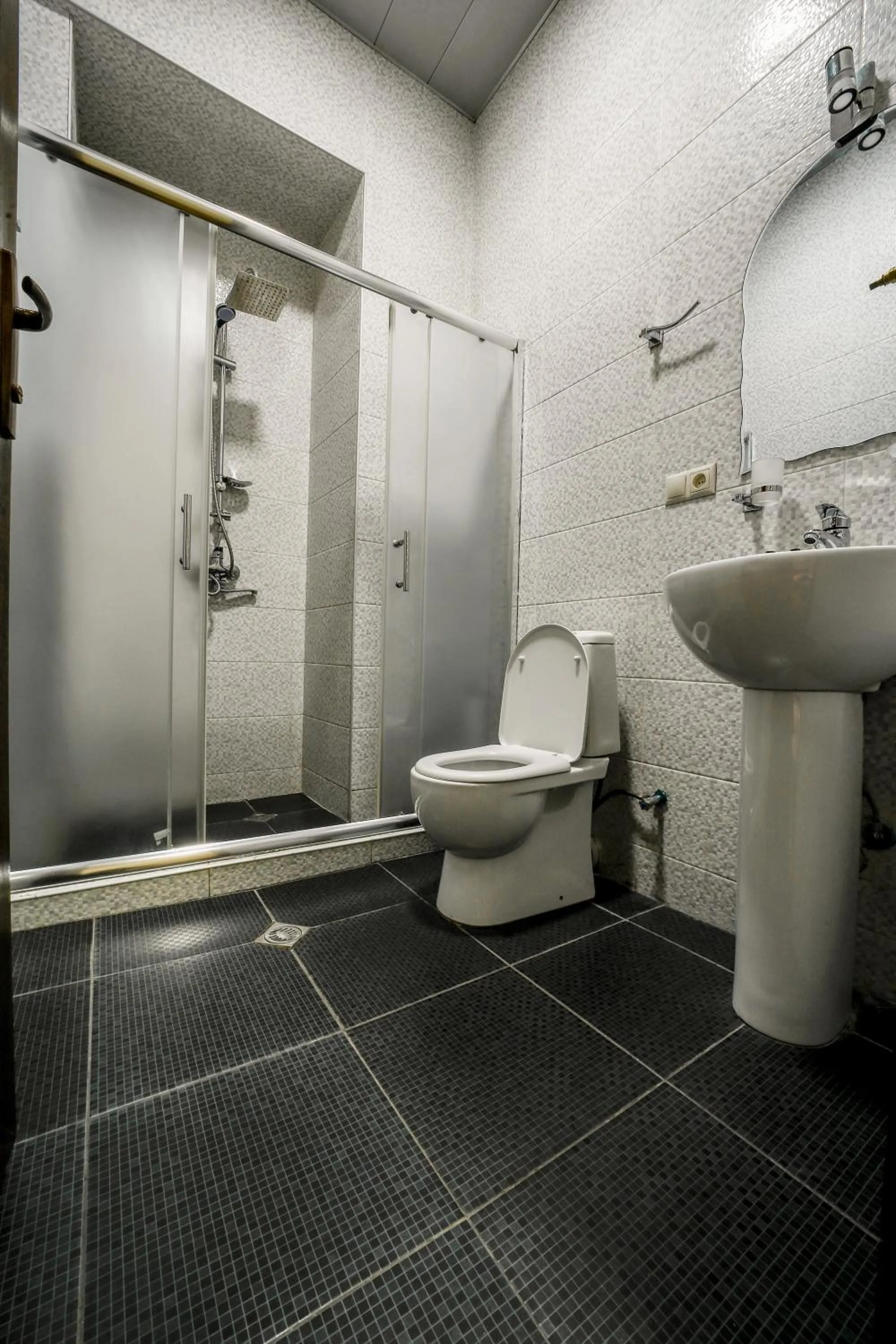 Shower in Hotel Guri