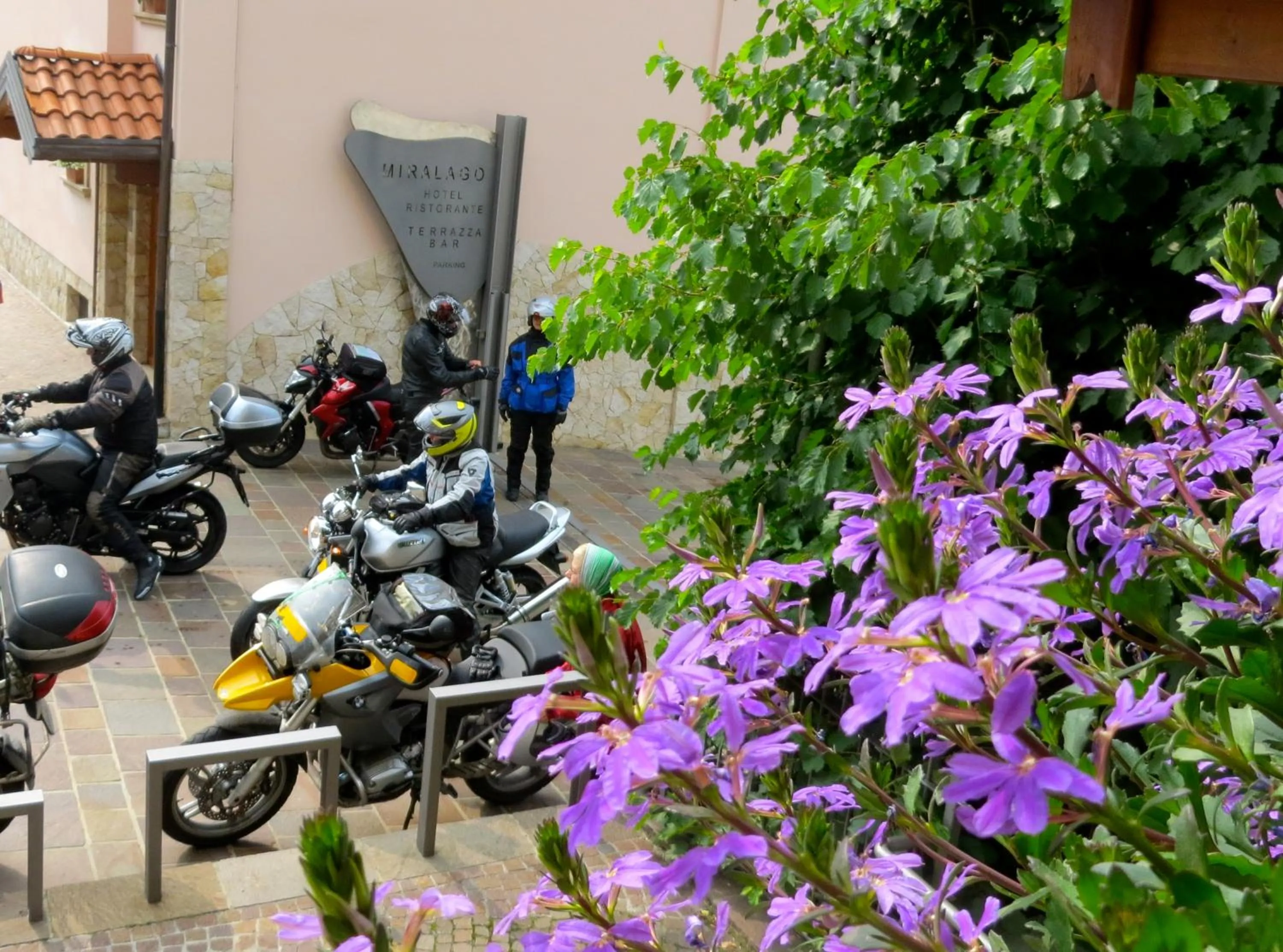 Facade/entrance in Hotel Miralago