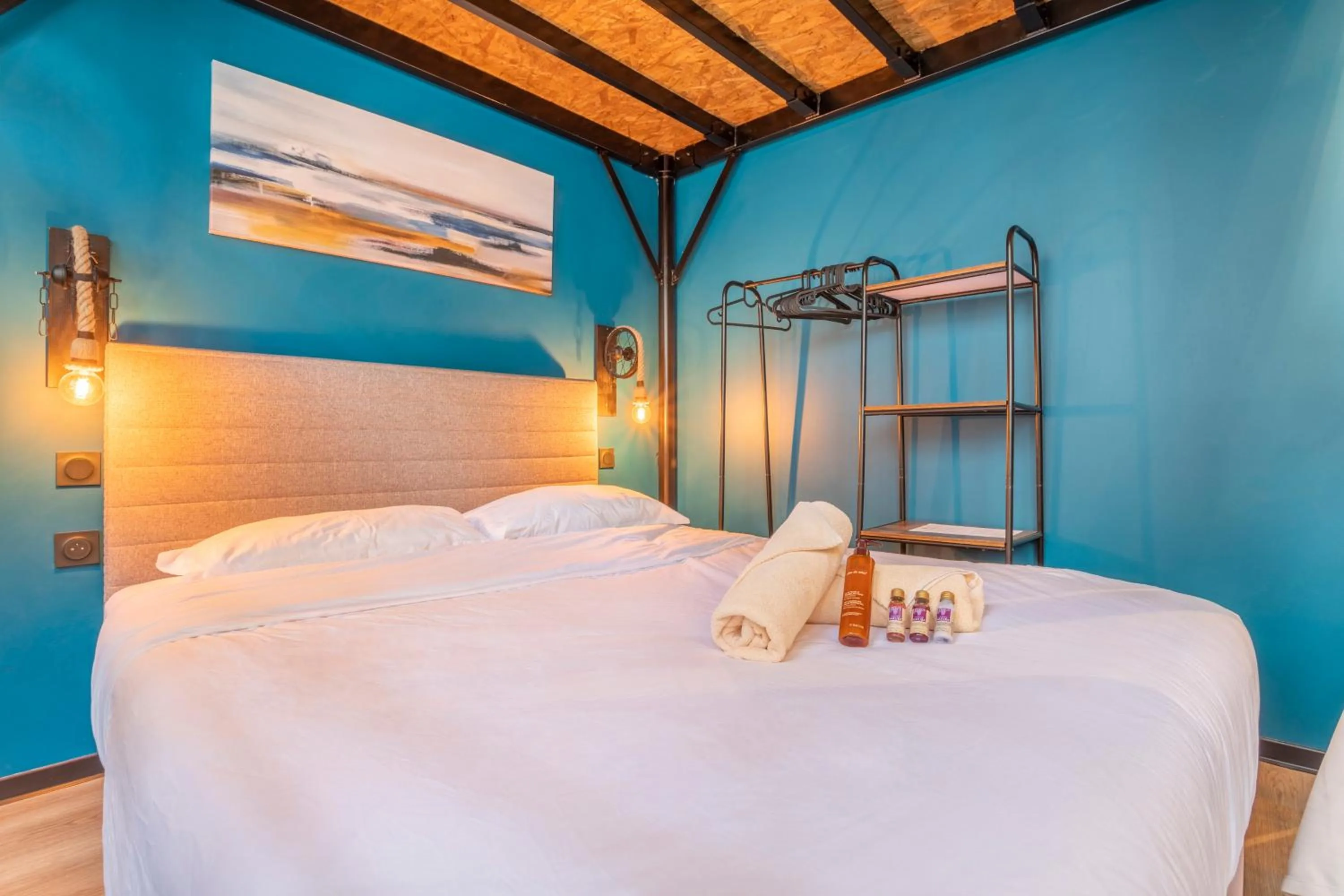 Photo of the whole room, Bed in ADIRA Résid'Marseille Vieux-port 2 étoiles