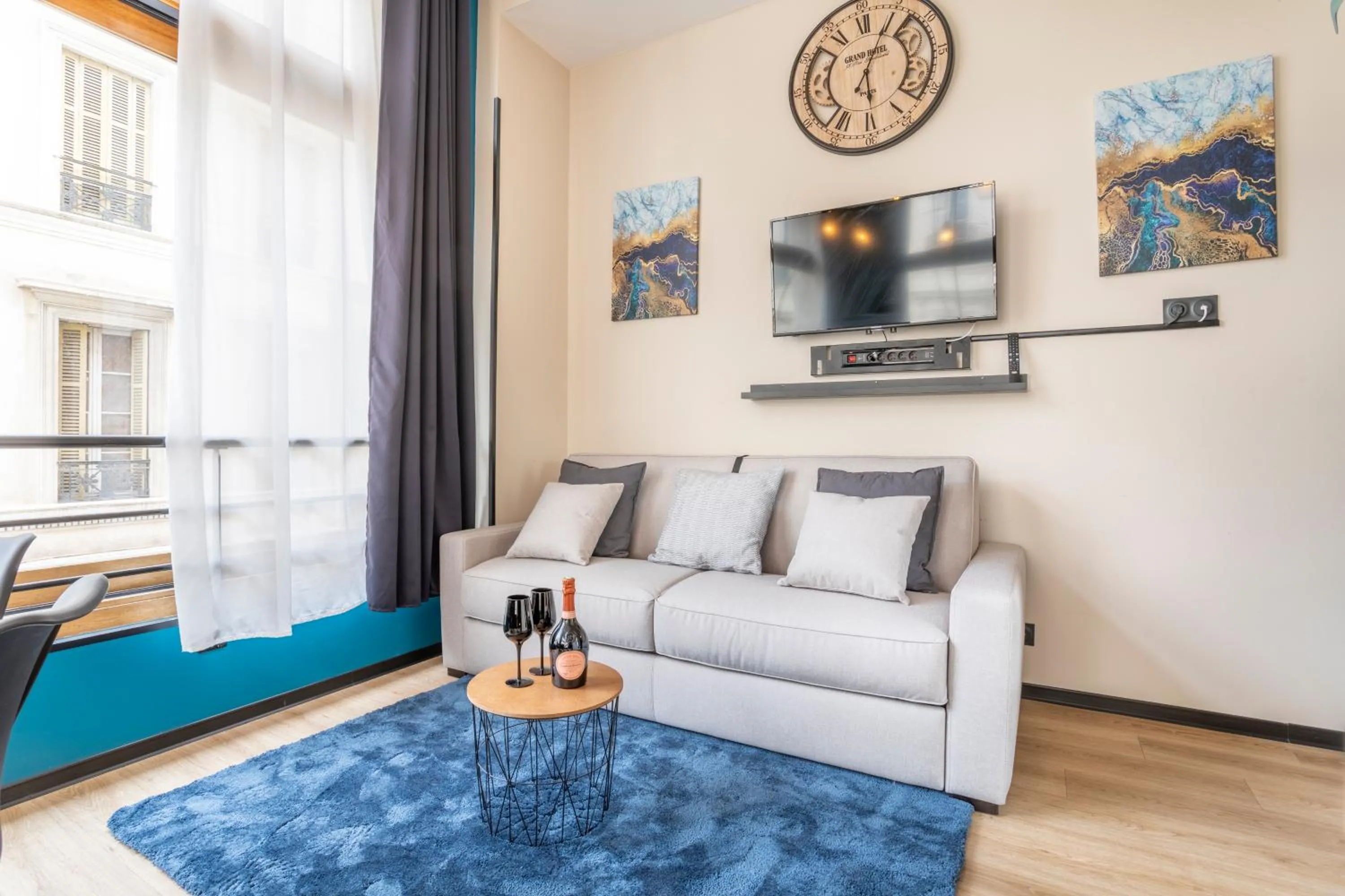 Communal lounge/ TV room in ADIRA Résid'Marseille Vieux-port 2 étoiles