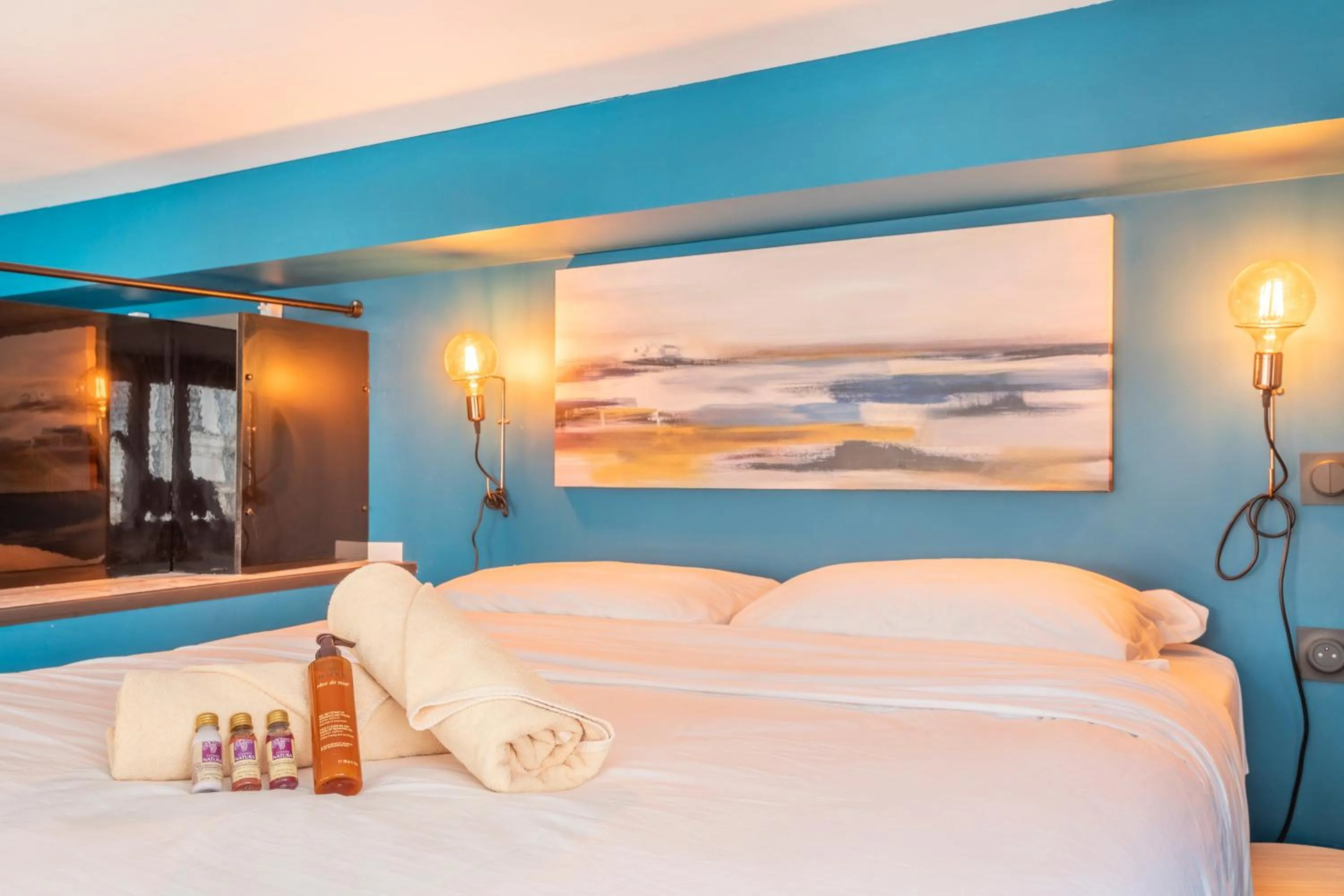 Photo of the whole room, Bed in ADIRA Résid'Marseille Vieux-port 2 étoiles