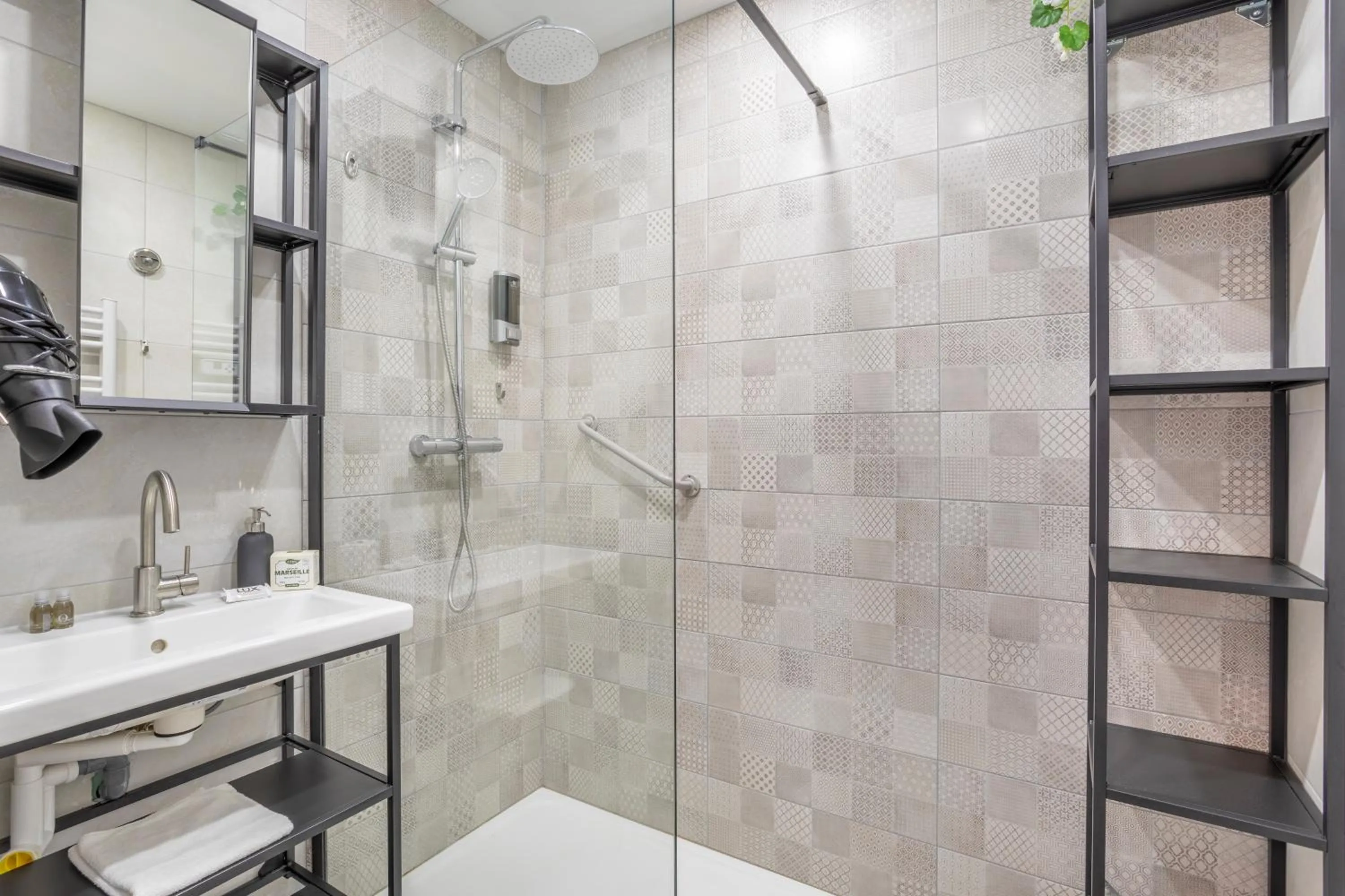 Shower in ADIRA Résid'Marseille Vieux-port 2 étoiles