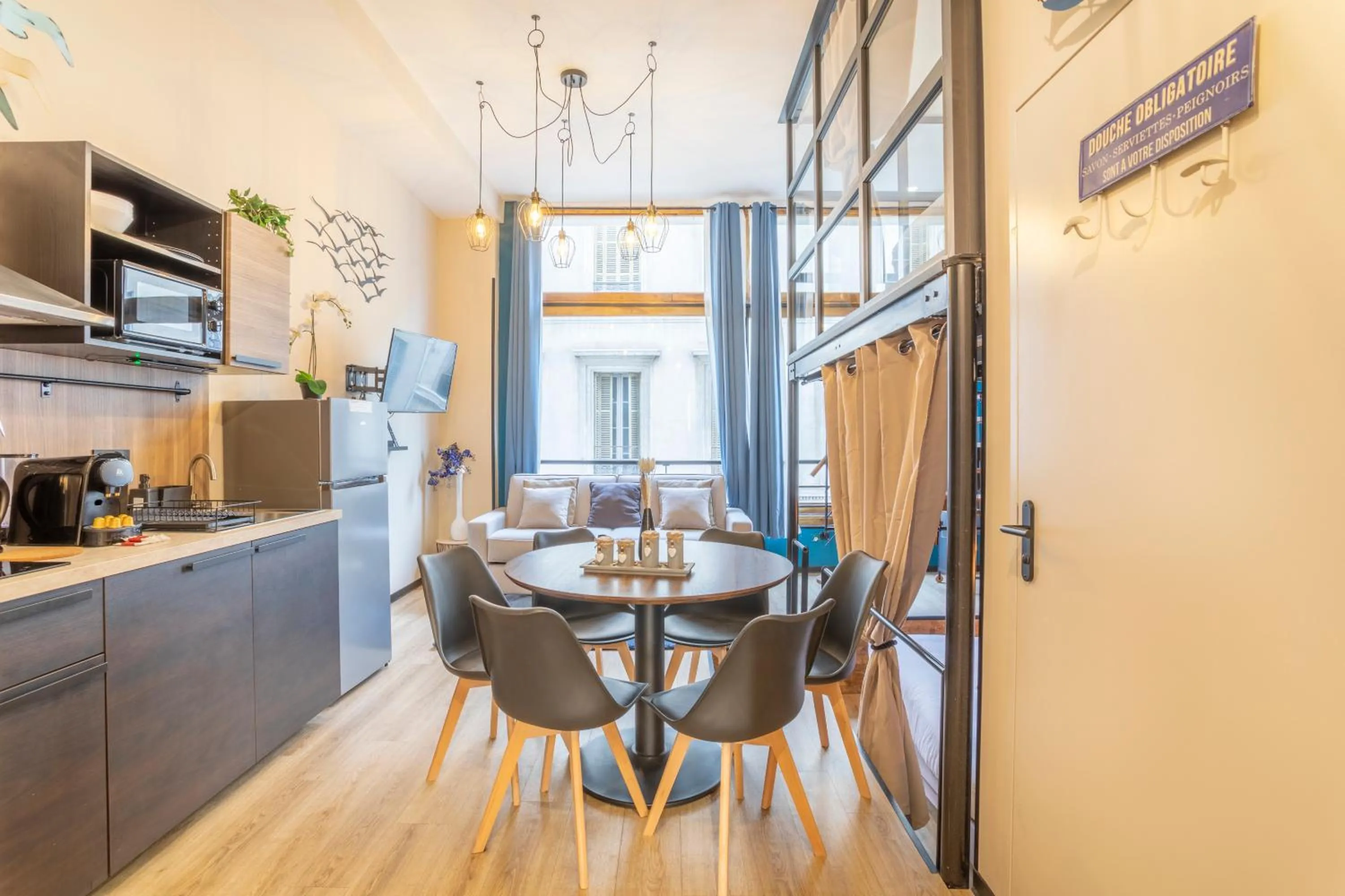 Kitchen or kitchenette in ADIRA Résid'Marseille Vieux-port 2 étoiles