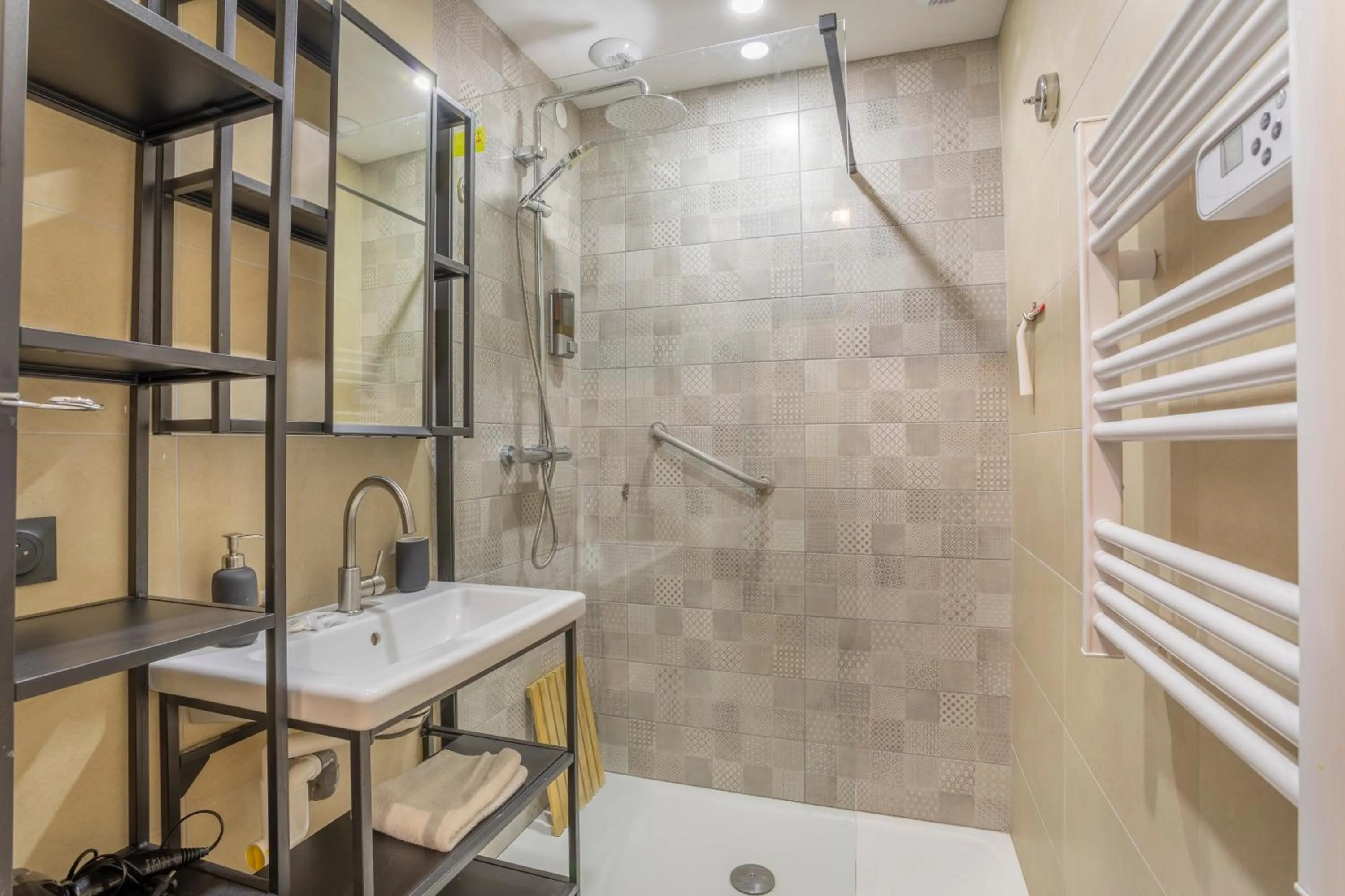 Shower in ADIRA Résid'Marseille Vieux-port 2 étoiles