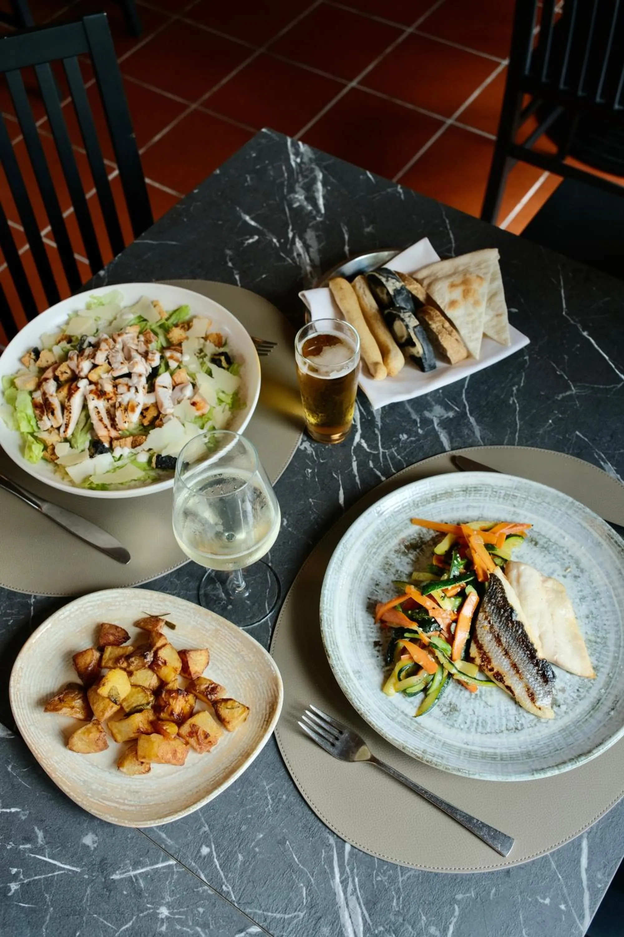 Restaurant/places to eat in Smart Hotel King, by R Collection Hotels