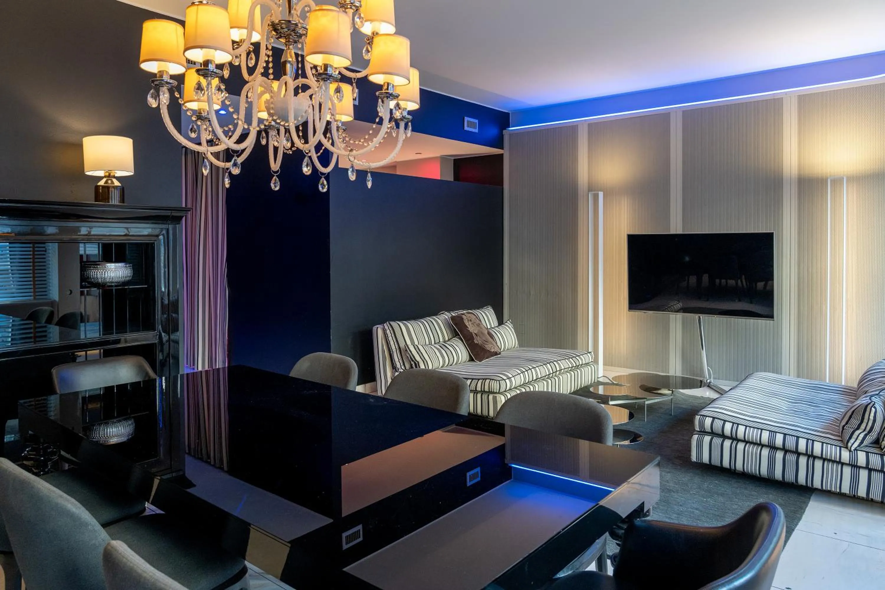 Living room, Bed in The KING of MILAN