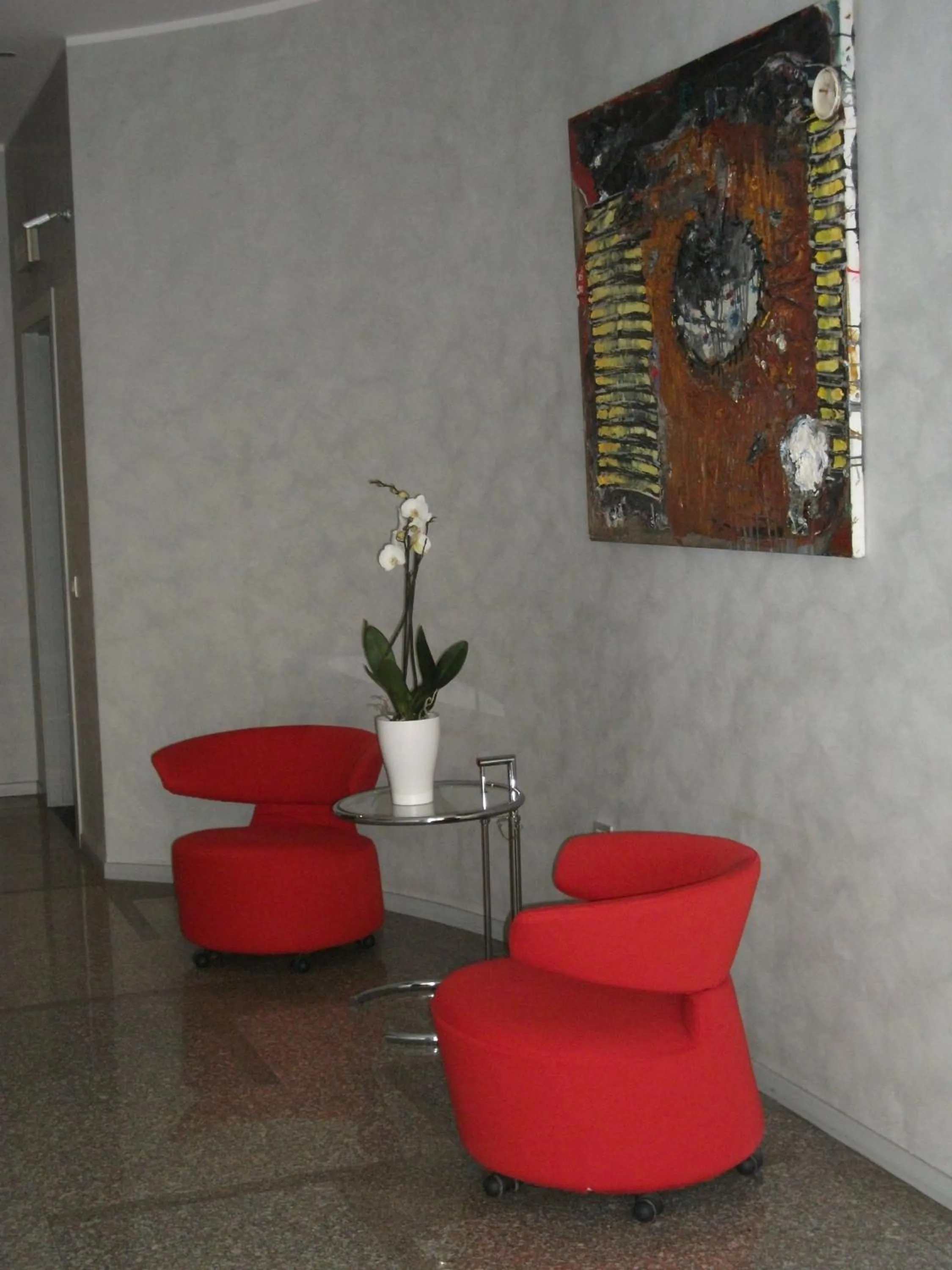 Vista Hotel & Residence