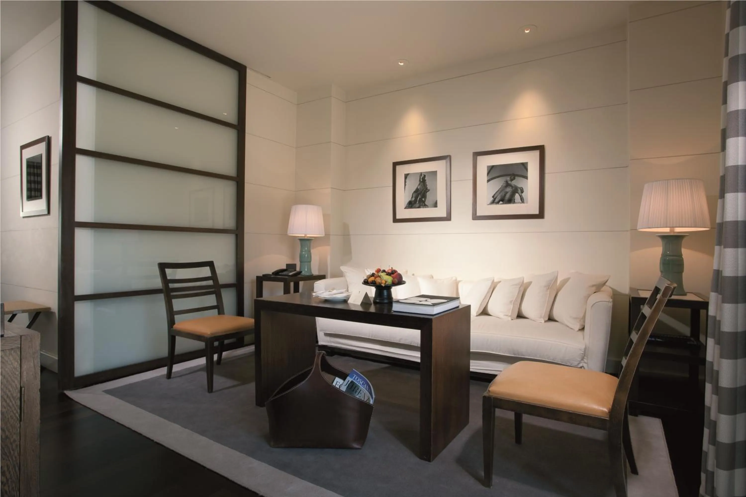 Living room in Gallery Hotel Art - Lungarno Collection