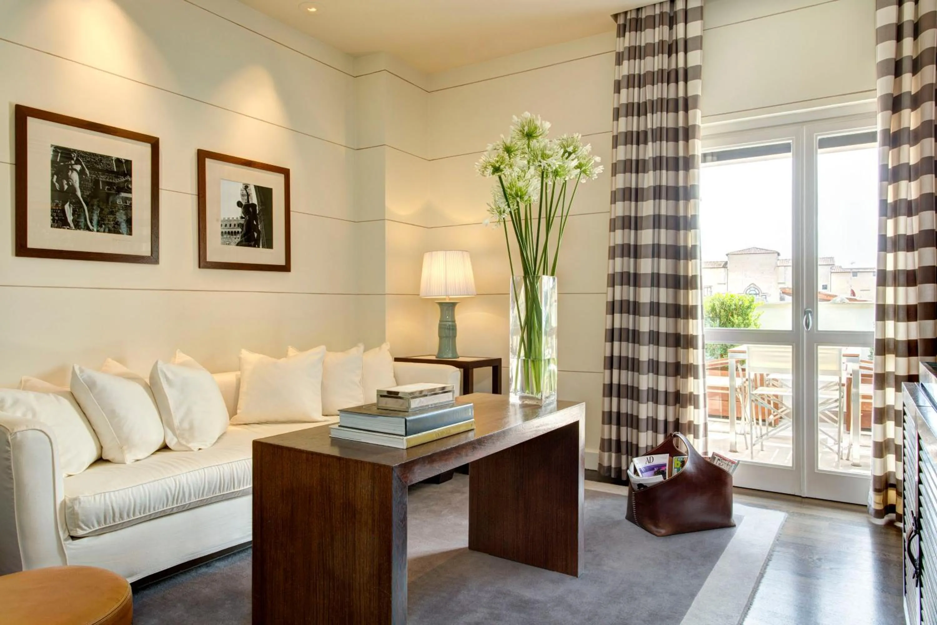 Living room in Gallery Hotel Art - Lungarno Collection