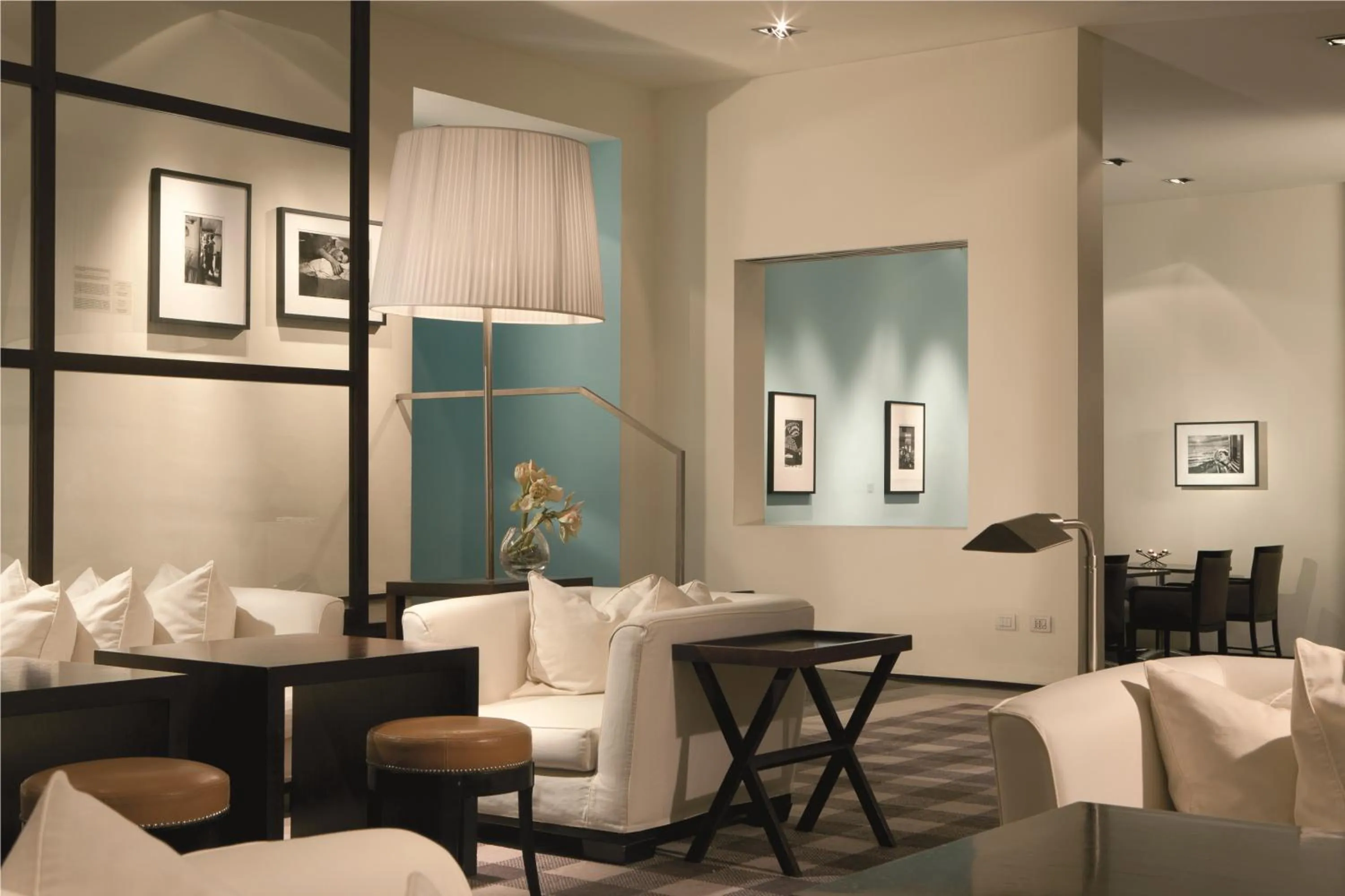 Library in Gallery Hotel Art - Lungarno Collection