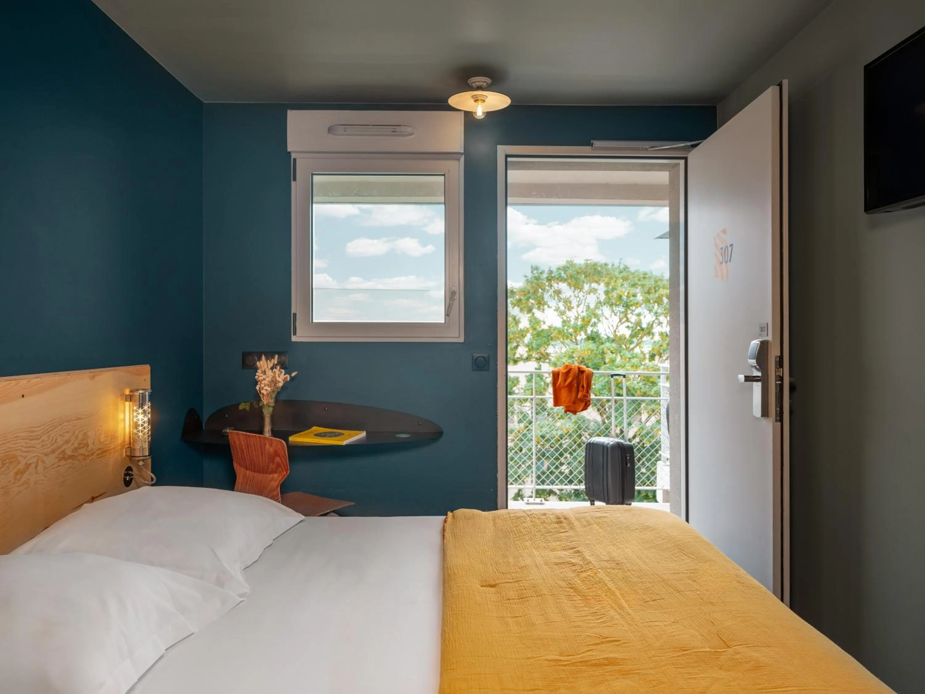 Bed in Eklo Hotels Paris Roissy CDG Airport