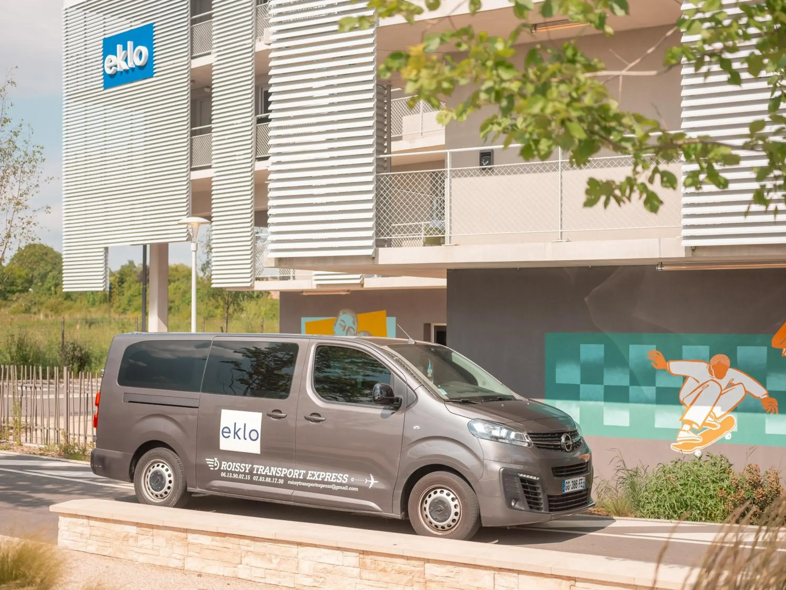 Property building in Eklo Hotels Paris Roissy CDG Airport Property building in Eklo Hotels Paris Roissy CDG Airport