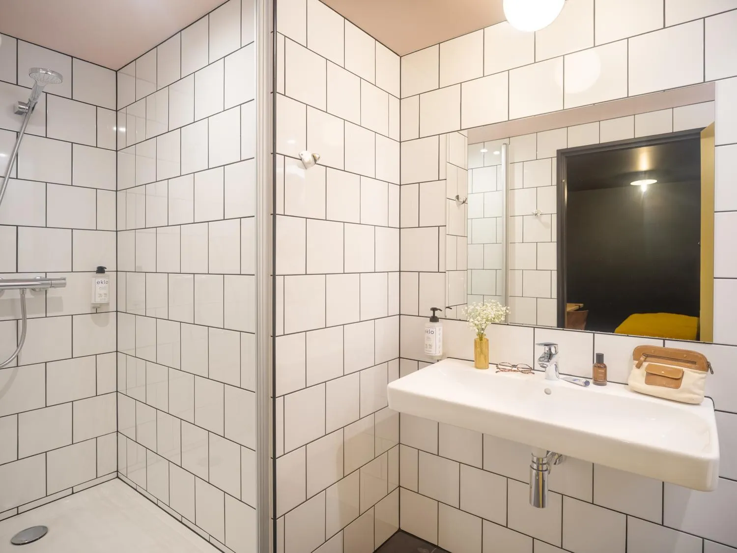 Bathroom in Eklo Hotels Paris Roissy CDG Airport