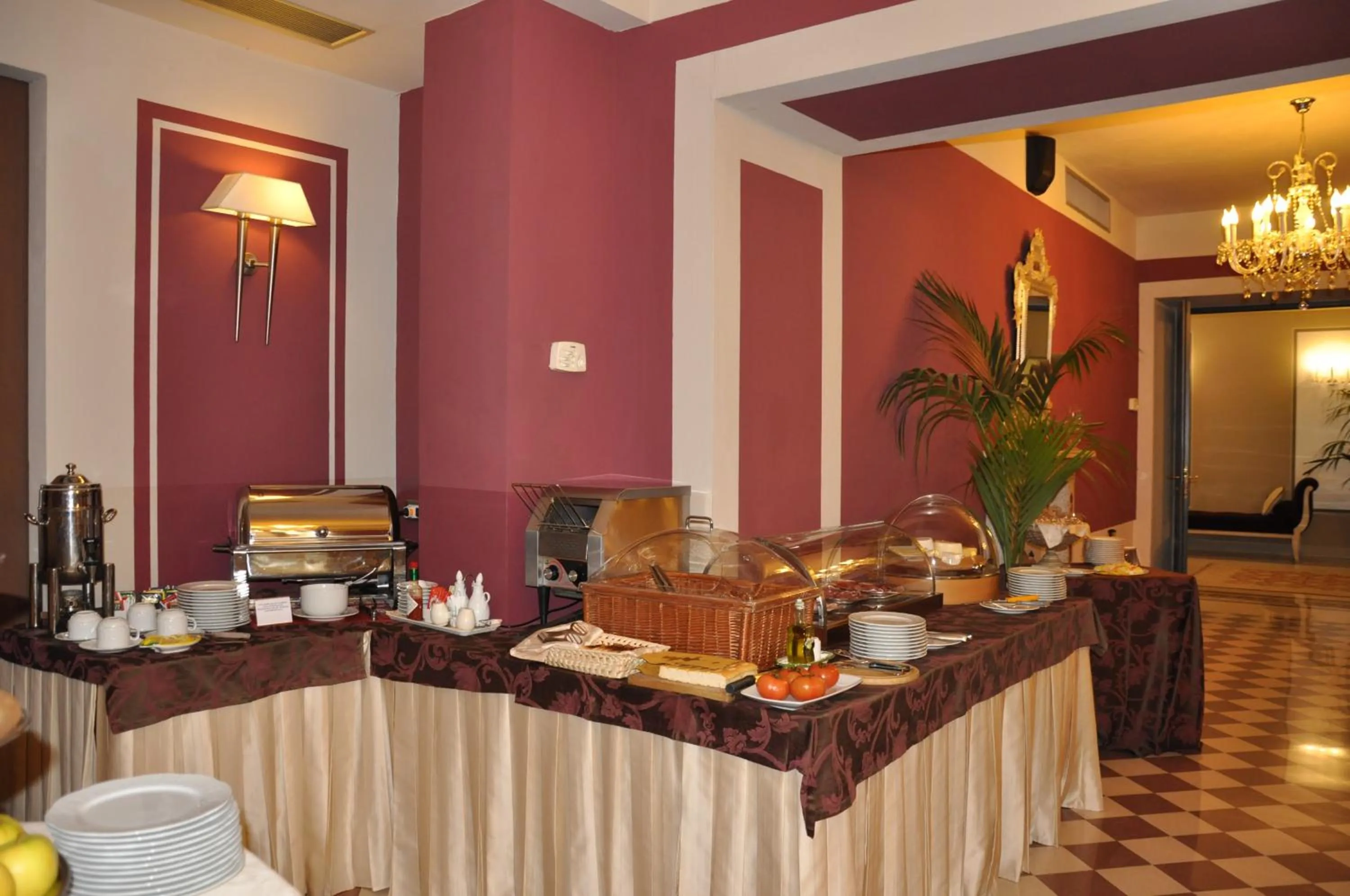 Buffet breakfast in San Luca Palace