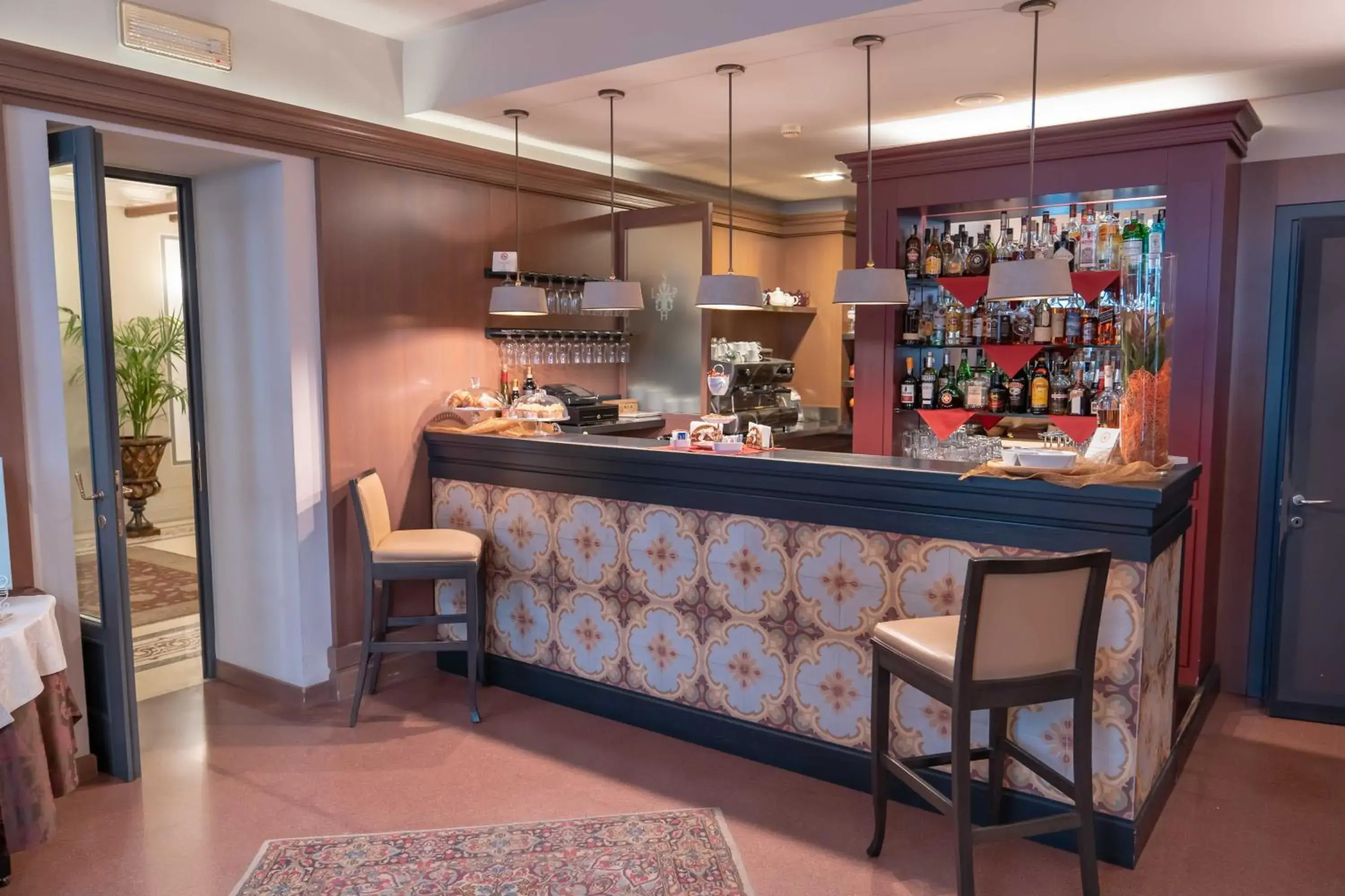 Restaurant/places to eat in San Luca Palace Restaurant/places to eat in San Luca Palace