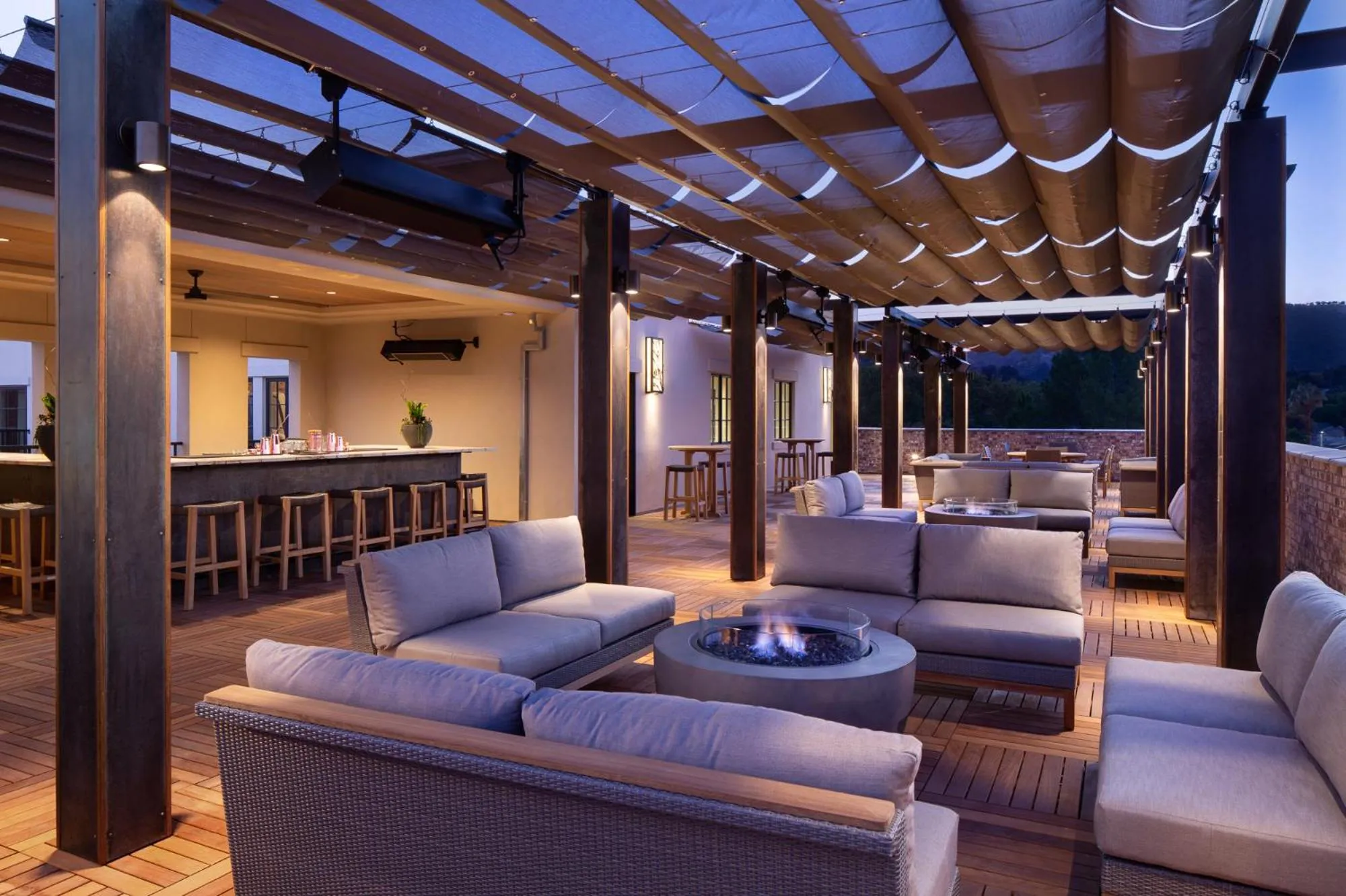 Lounge or bar in The Piccolo at Paso Robles Inn