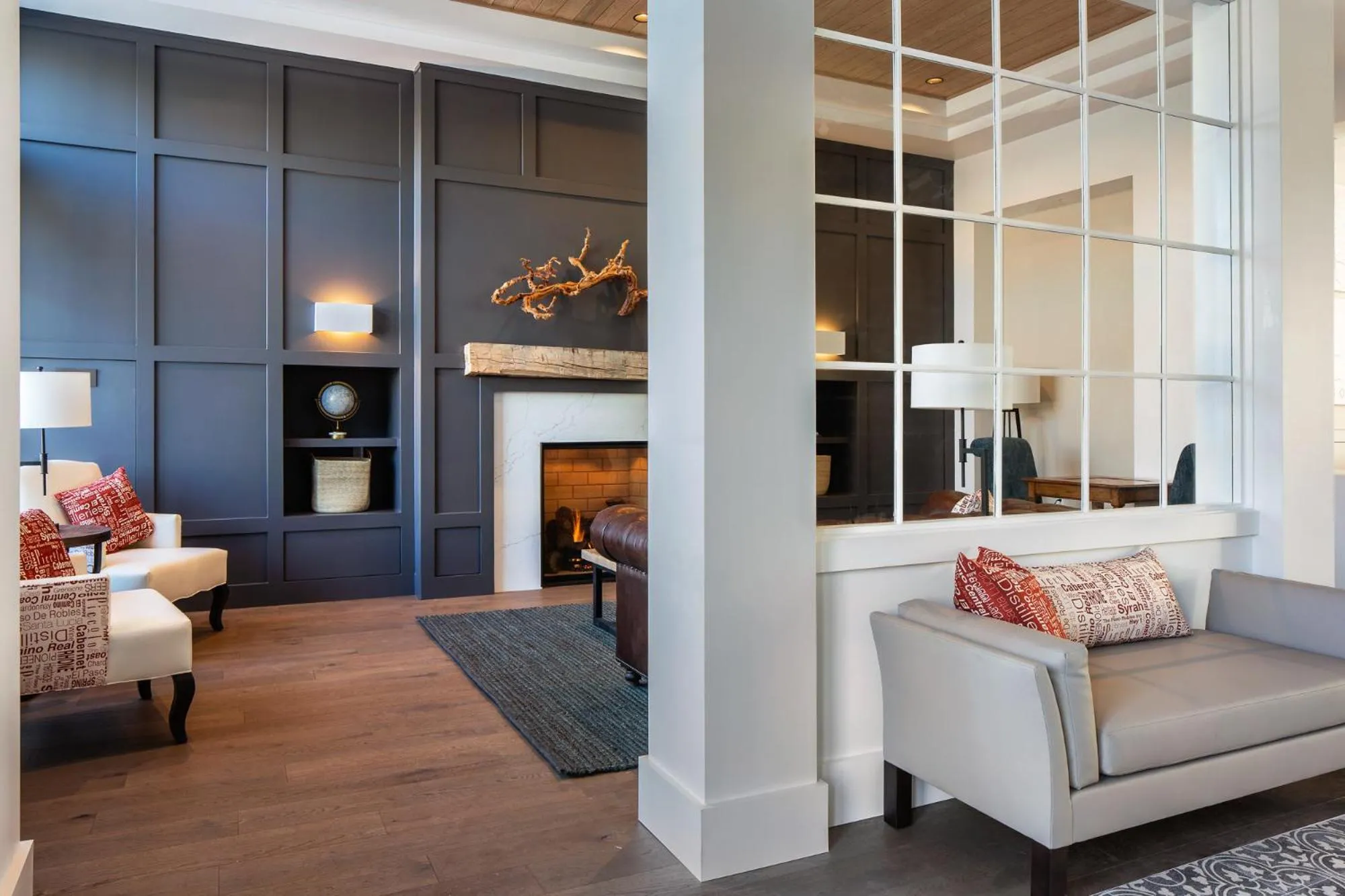 Seating area in The Piccolo at Paso Robles Inn