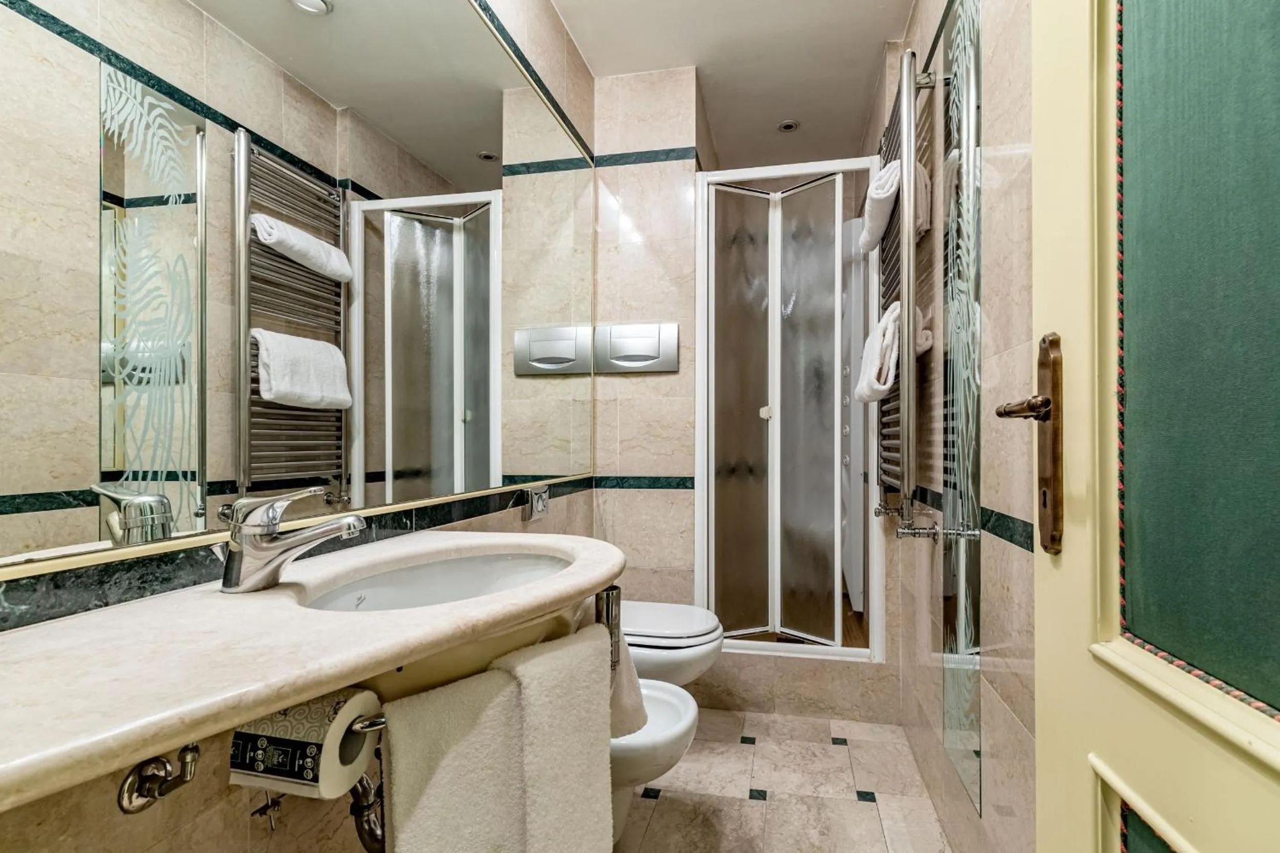 Bathroom in Hotel Motel Miami