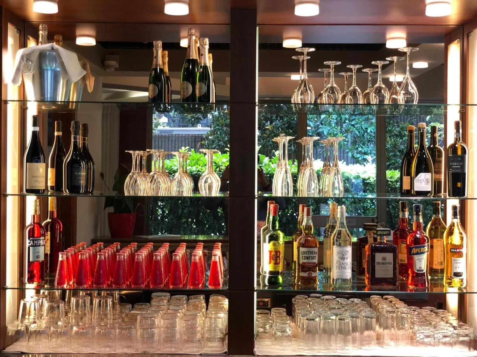 Alcoholic drinks in Hotel Motel Miami