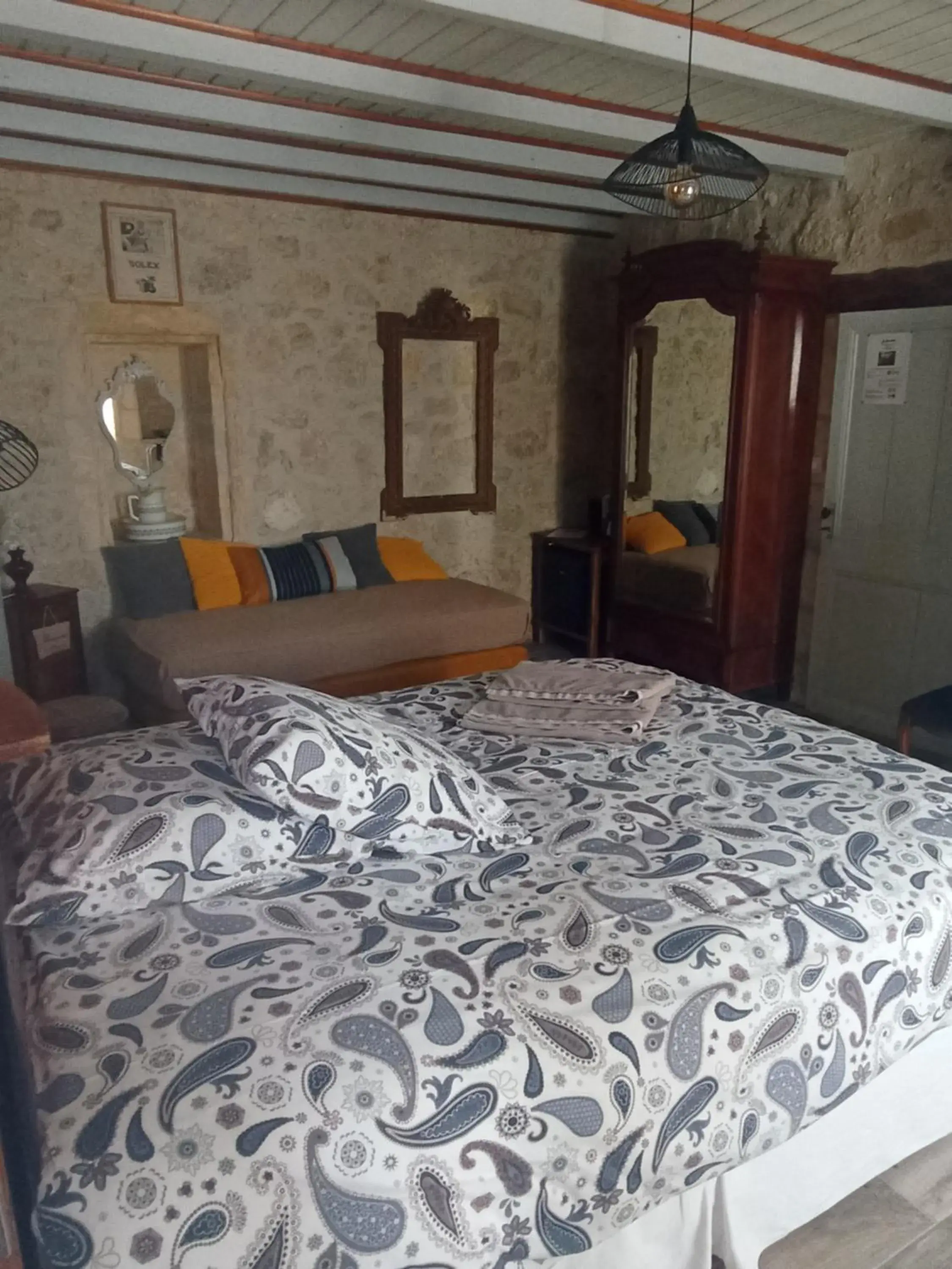 Standard Triple Room - single occupancy in La Girondine Standard Triple Room - single occupancy in La Girondine