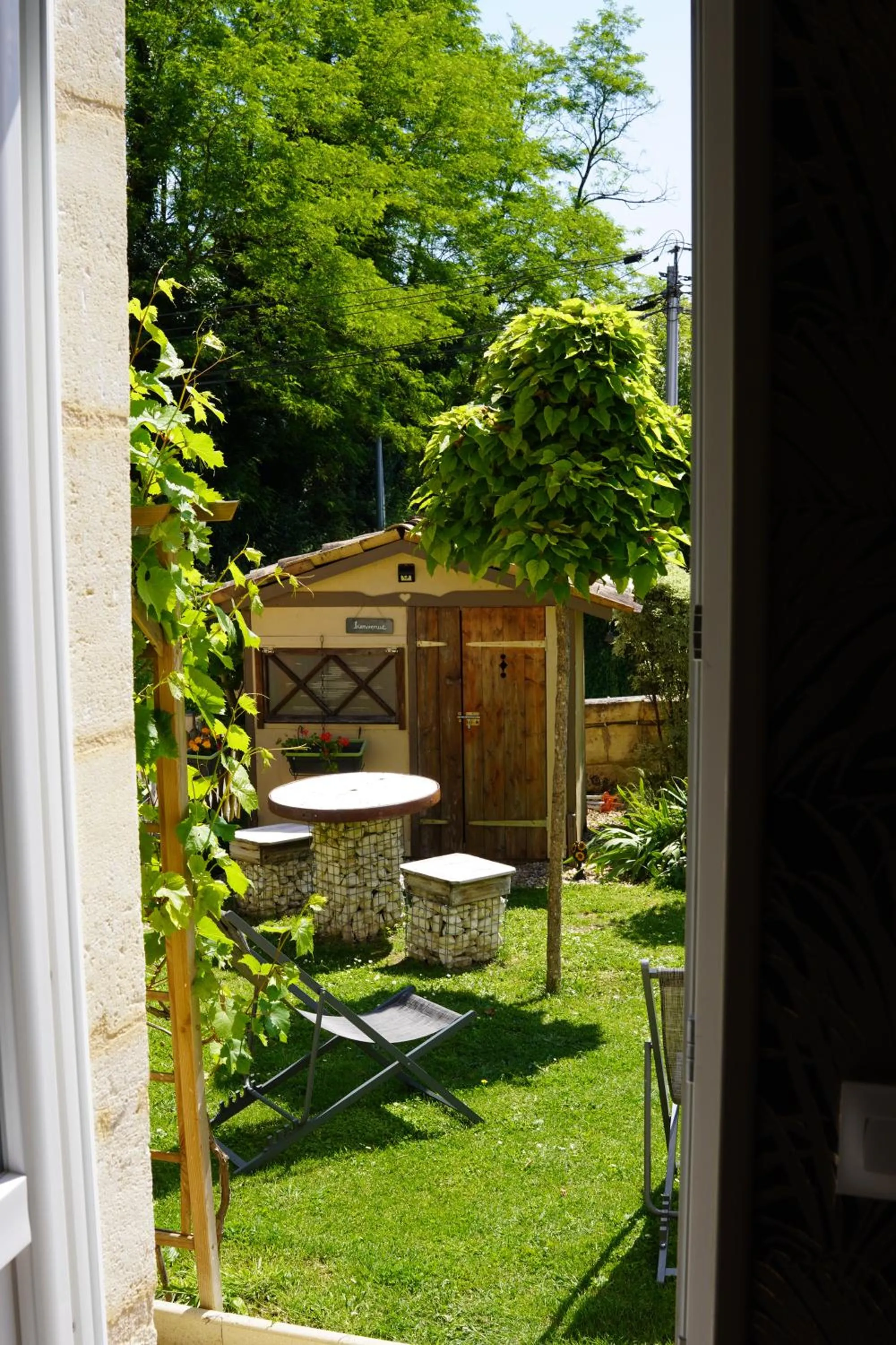 Garden view in La Girondine