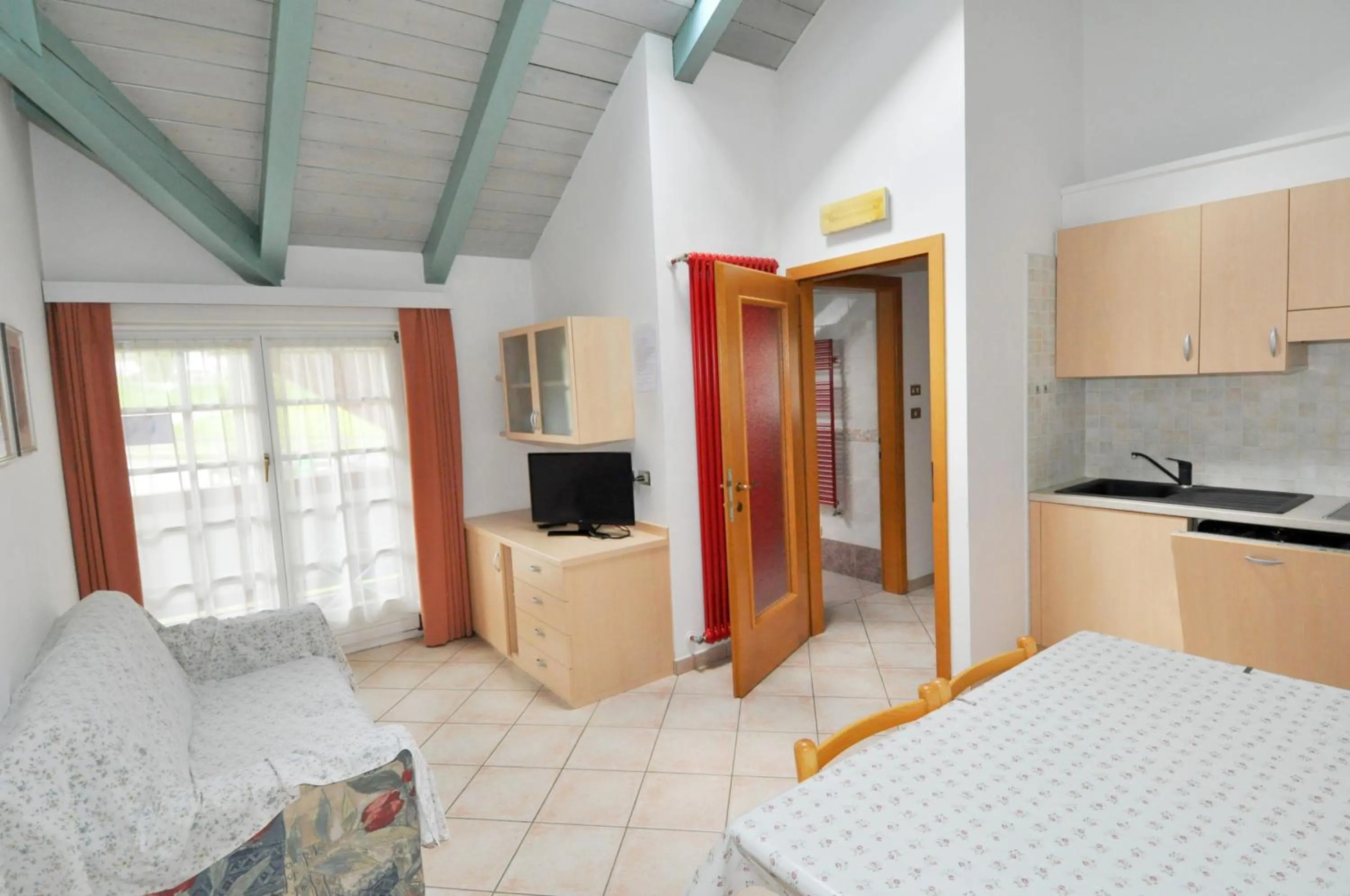 Communal kitchen, Bed in Casa Azzurra