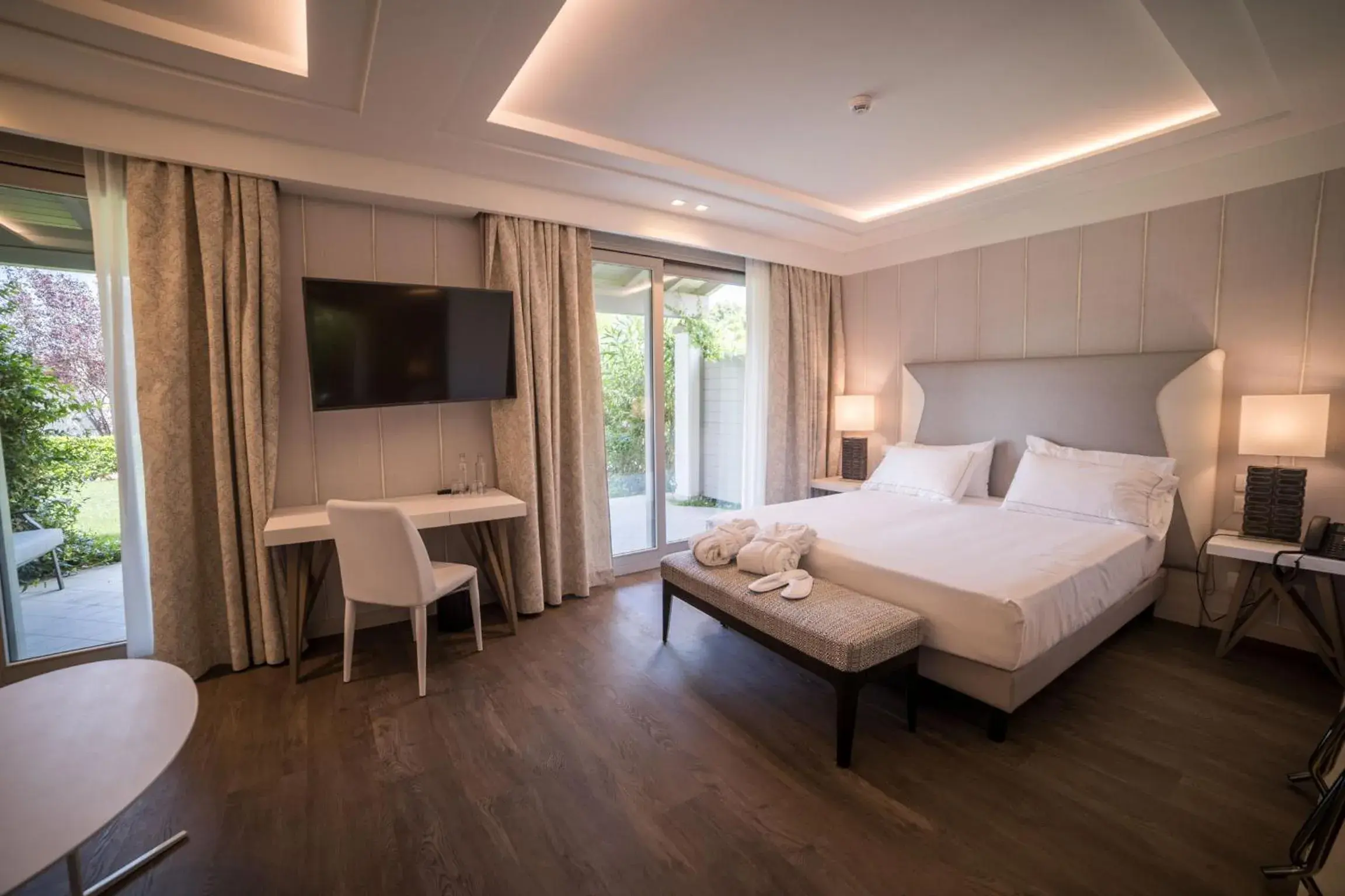 Communal lounge/ TV room, Bed in Splendido Bay Luxury Spa Resort Communal lounge/ TV room, Bed in Splendido Bay Luxury Spa Resort