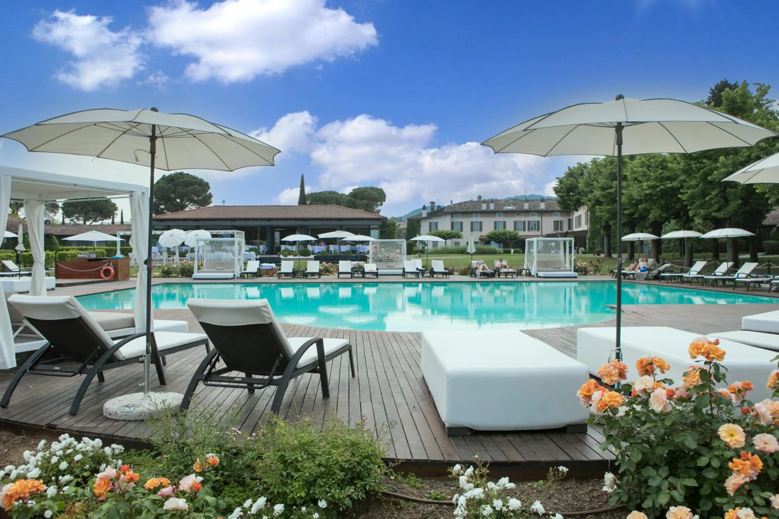 Swimming pool in Splendido Bay Luxury Spa Resort
