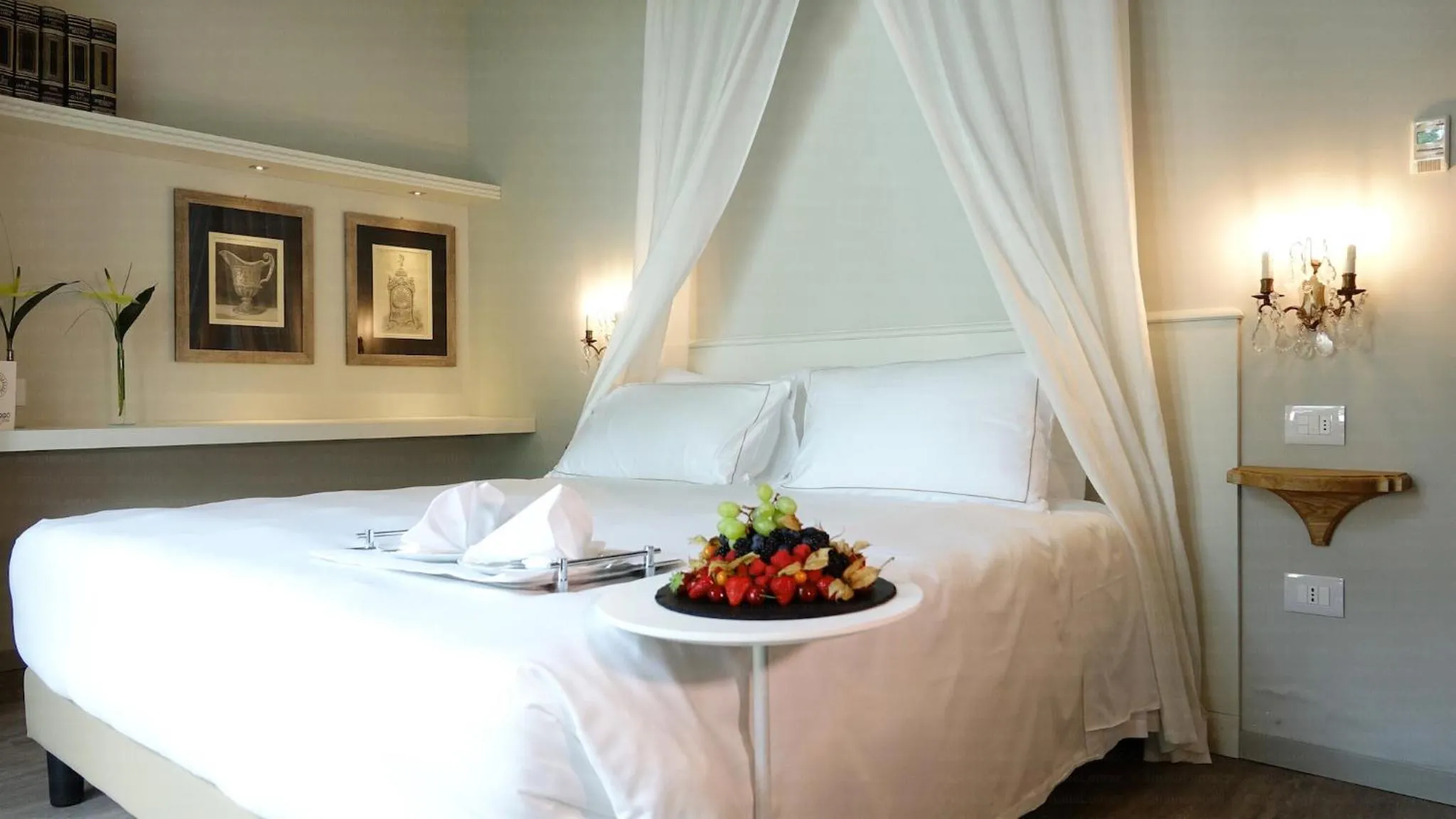 Bed in Splendido Bay Luxury Spa Resort