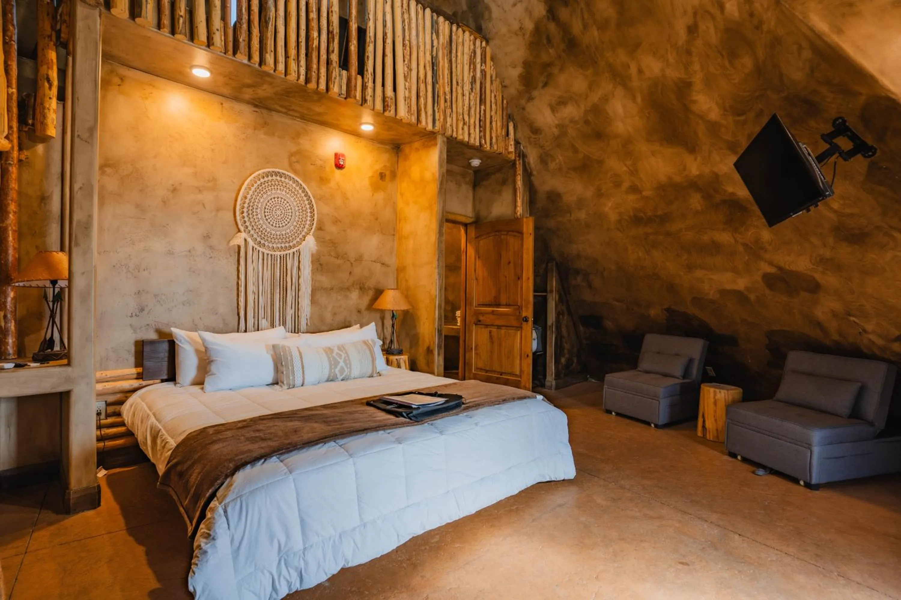 Bed in Zion White Bison Glamping & RV Resort