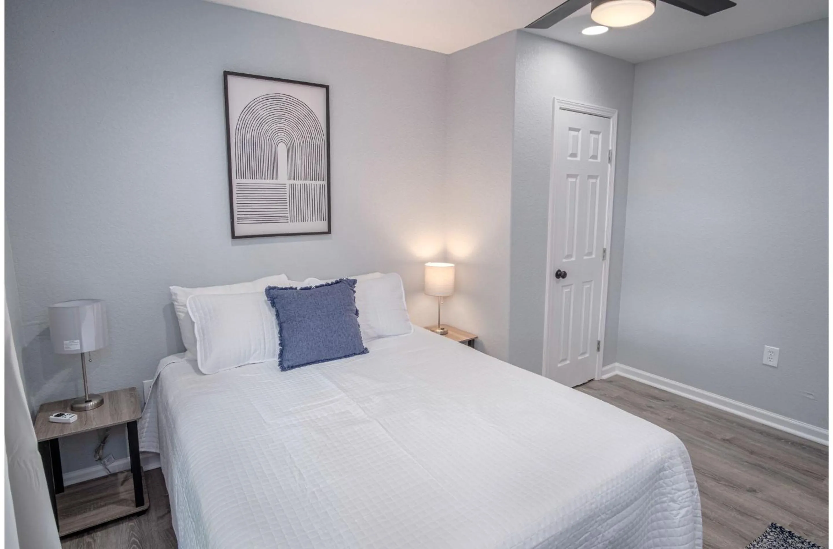 Bed in Cozy and Lovely 2BR 1BA Apt#B Near Lively Downtown