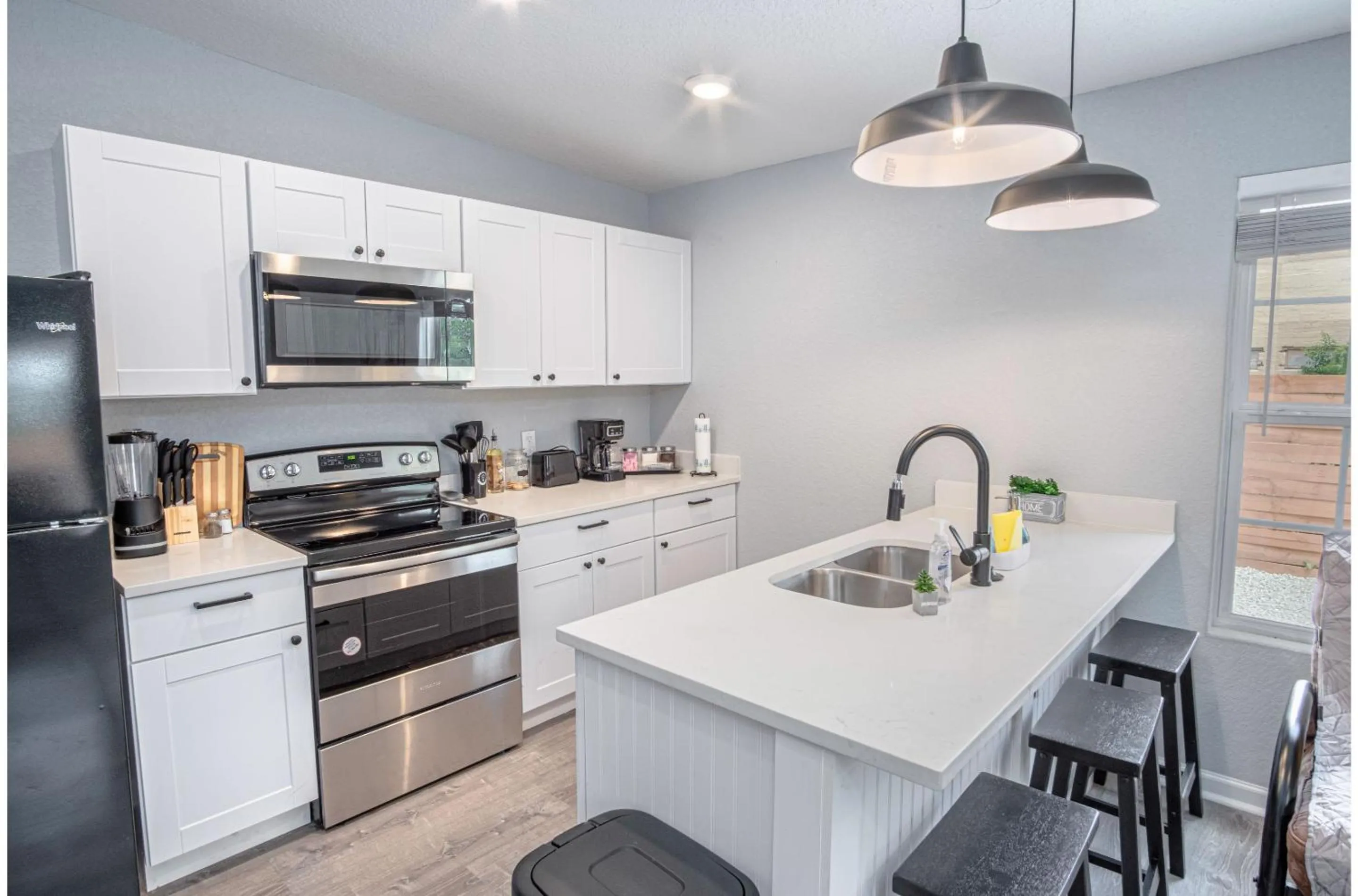 Kitchen or kitchenette in Cozy and Lovely 2BR 1BA Apt#B Near Lively Downtown