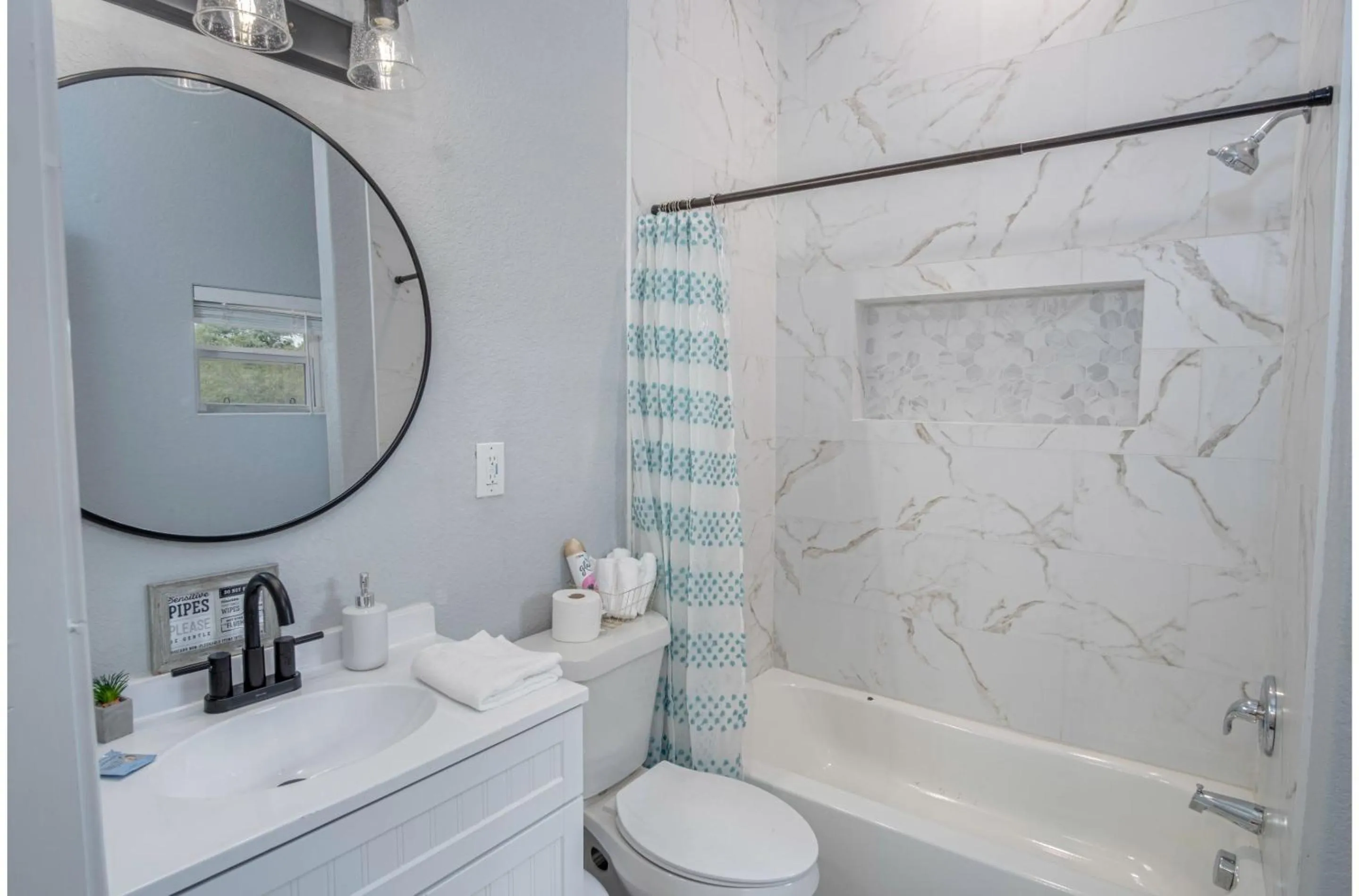 Other in Cozy and Lovely 2BR 2BA Apt#A Near Lively Downtown